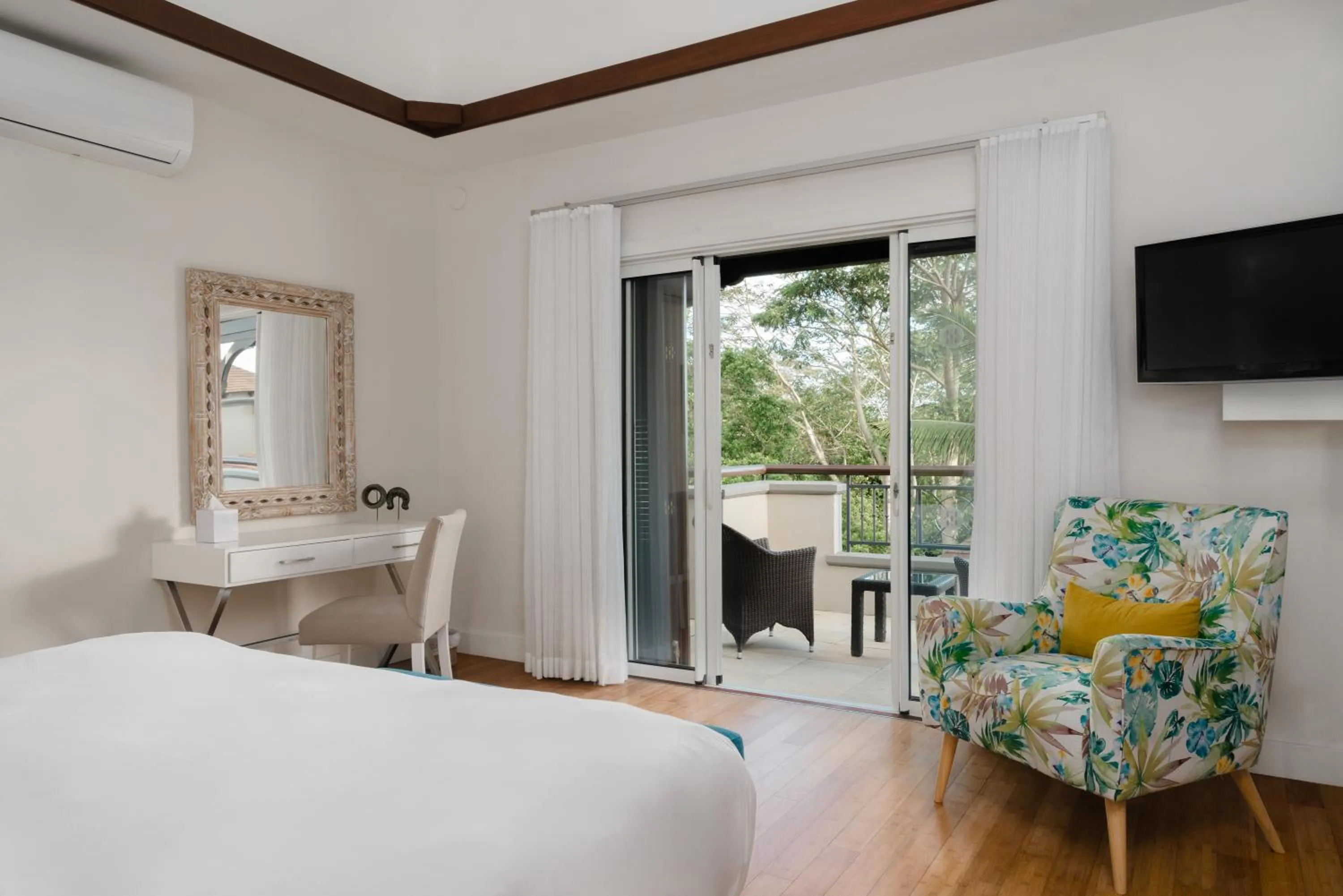 Garden view, Bed in Heritage The Villas