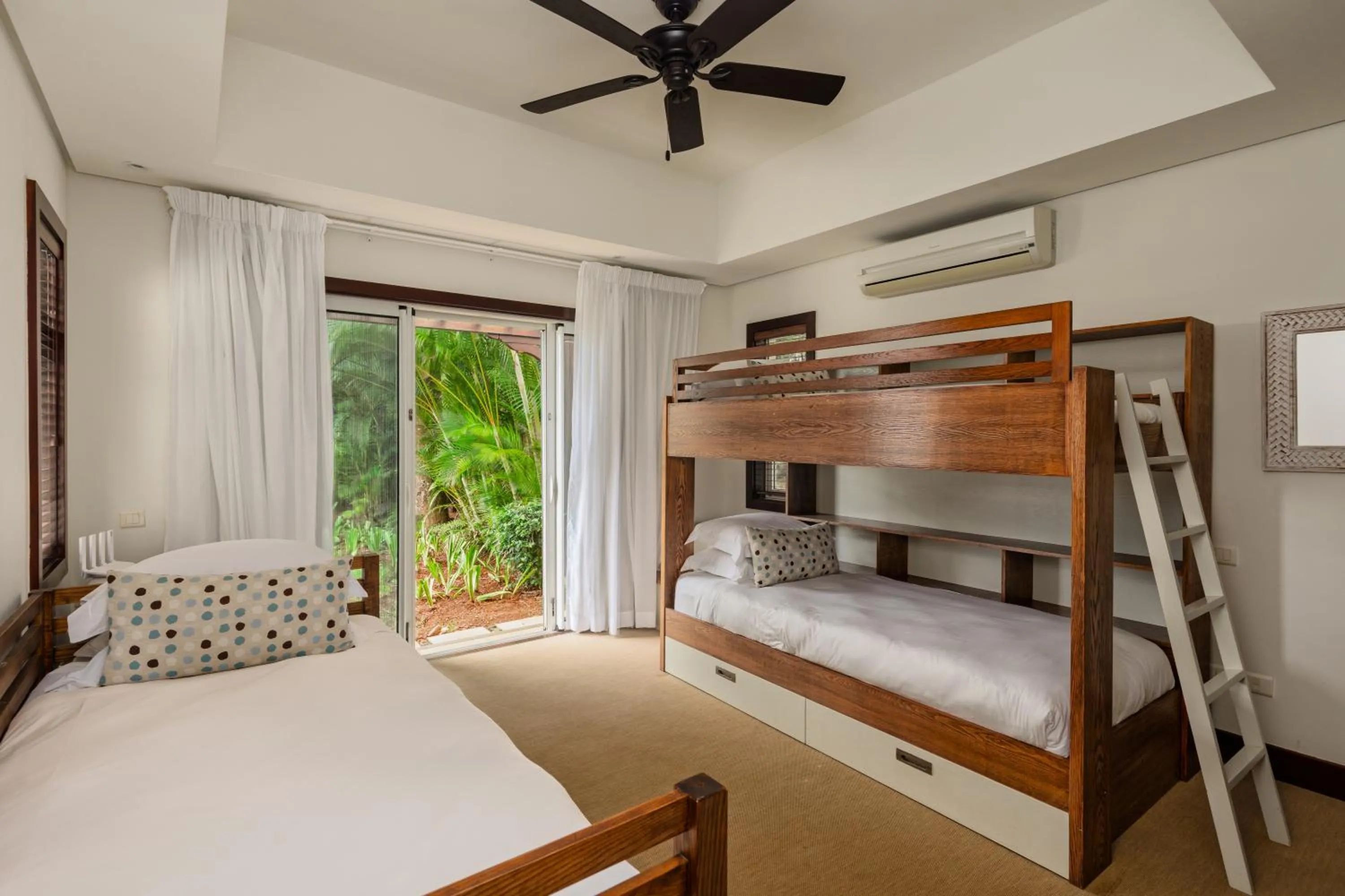 Photo of the whole room, Bed in Heritage The Villas