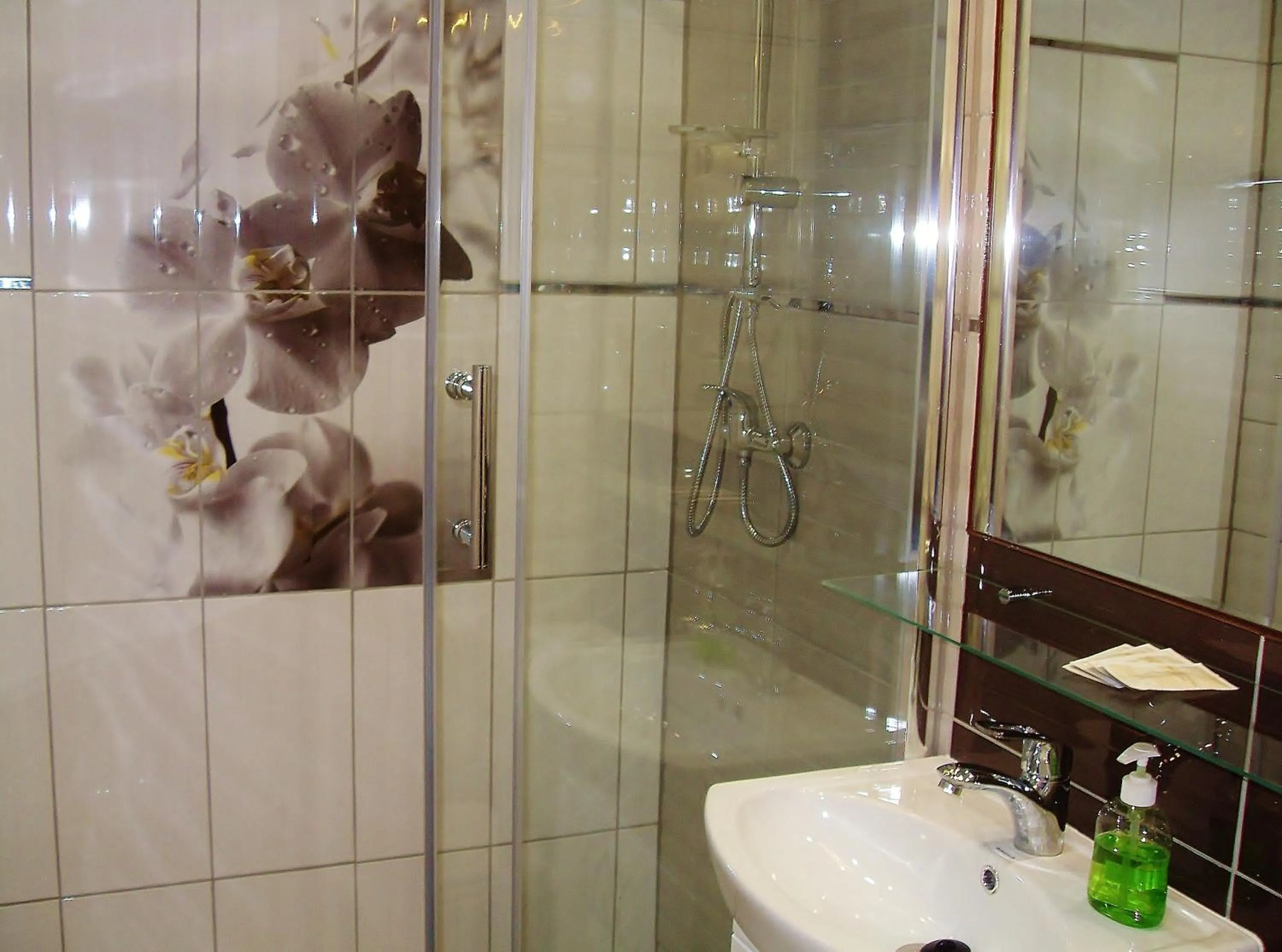 Bathroom in Willa Cyklada, grill, śniadania, jezioro,przystań,tawerna-200m, park linowy-400m, centrum,aquapark-900m