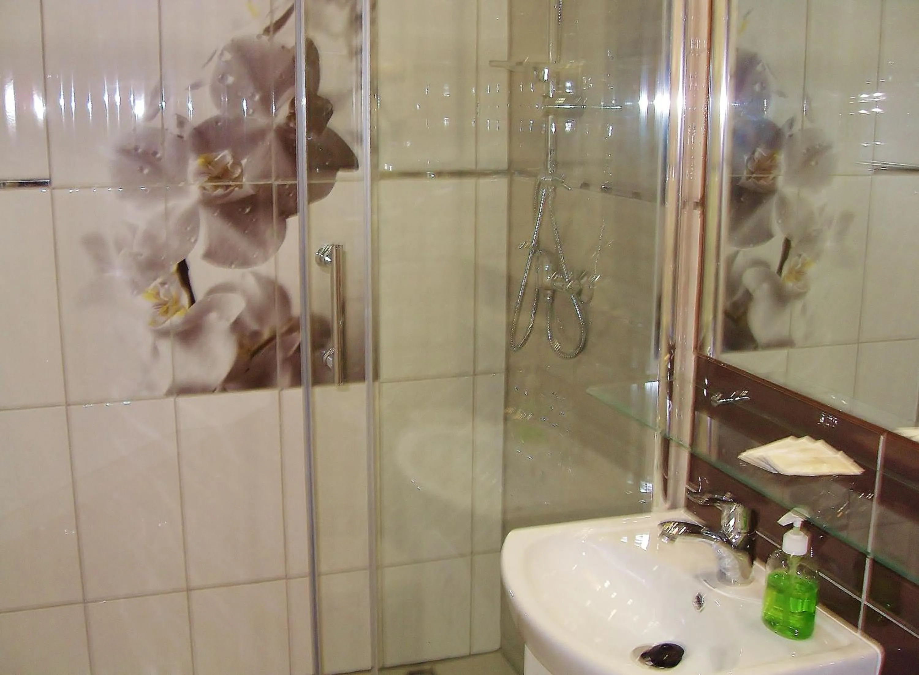 Bathroom in Willa Cyklada, grill, śniadania, jezioro,przystań,tawerna-200m, park linowy-400m, centrum,aquapark-900m