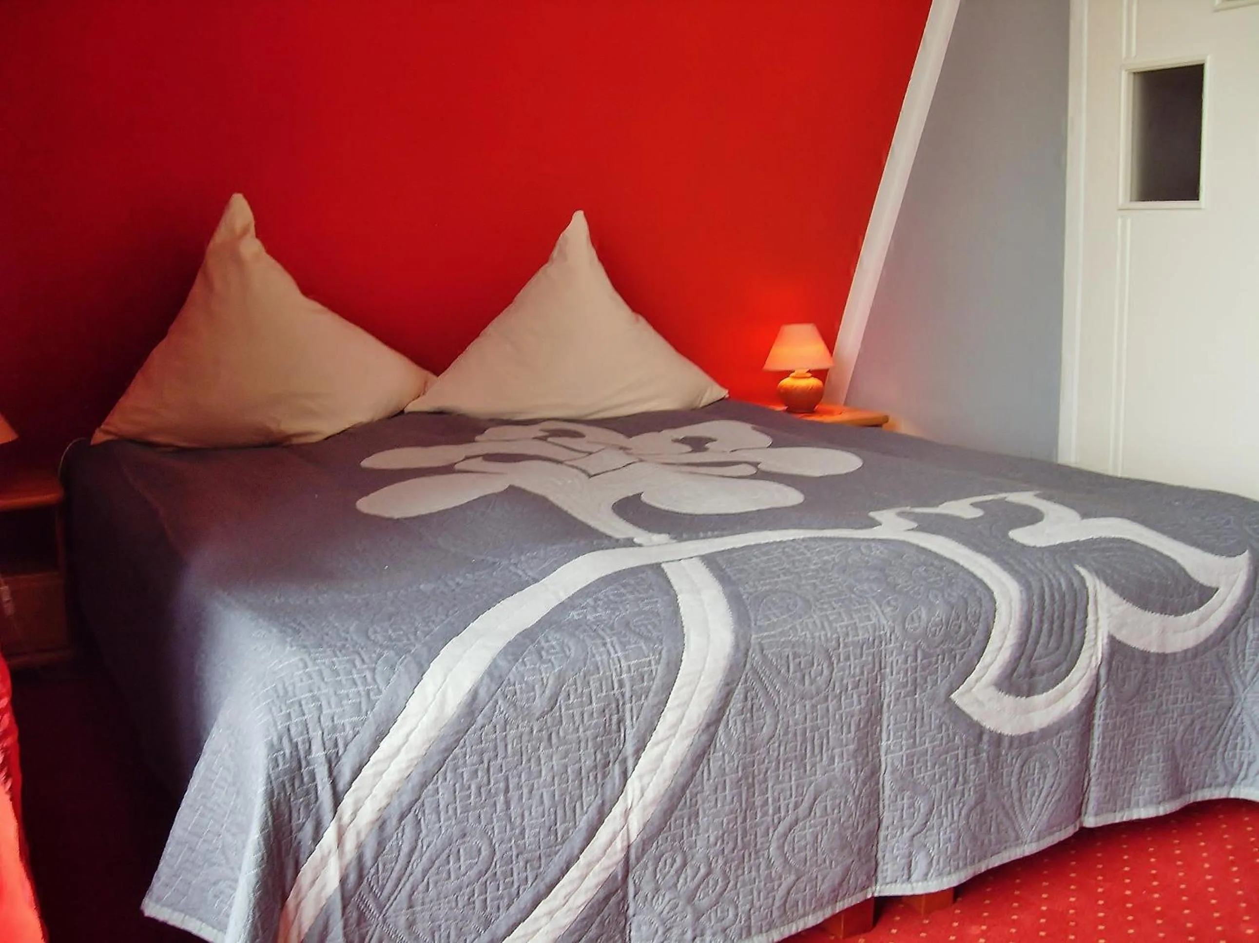 Bedroom in Willa Cyklada, grill, śniadania, jezioro,przystań,tawerna-200m, park linowy-400m, centrum,aquapark-900m