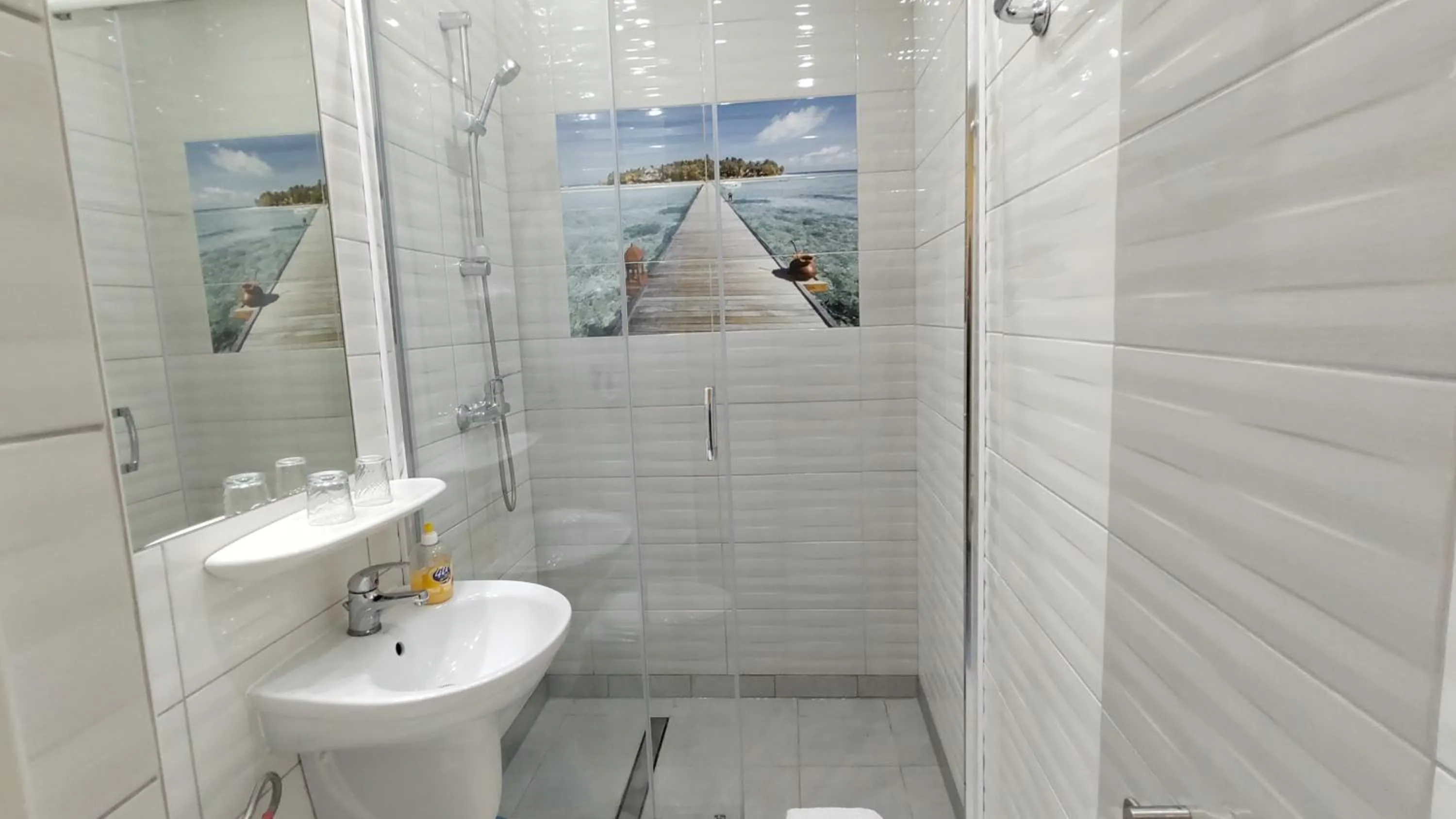 Bathroom in Willa Cyklada, grill, śniadania, jezioro,przystań,tawerna-200m, park linowy-400m, centrum,aquapark-900m