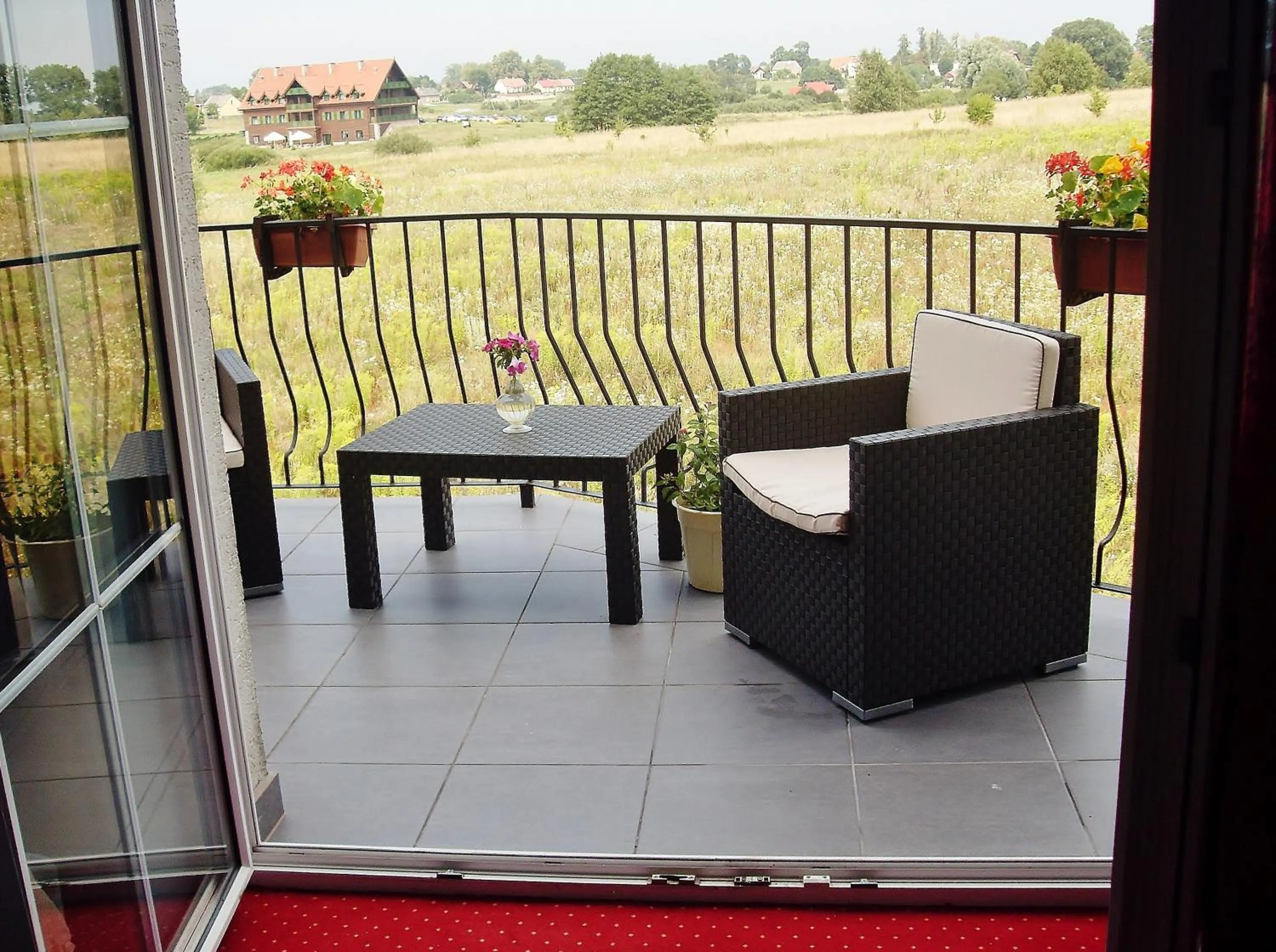 Balcony/Terrace in Willa Cyklada, grill, śniadania, jezioro,przystań,tawerna-200m, park linowy-400m, centrum,aquapark-900m