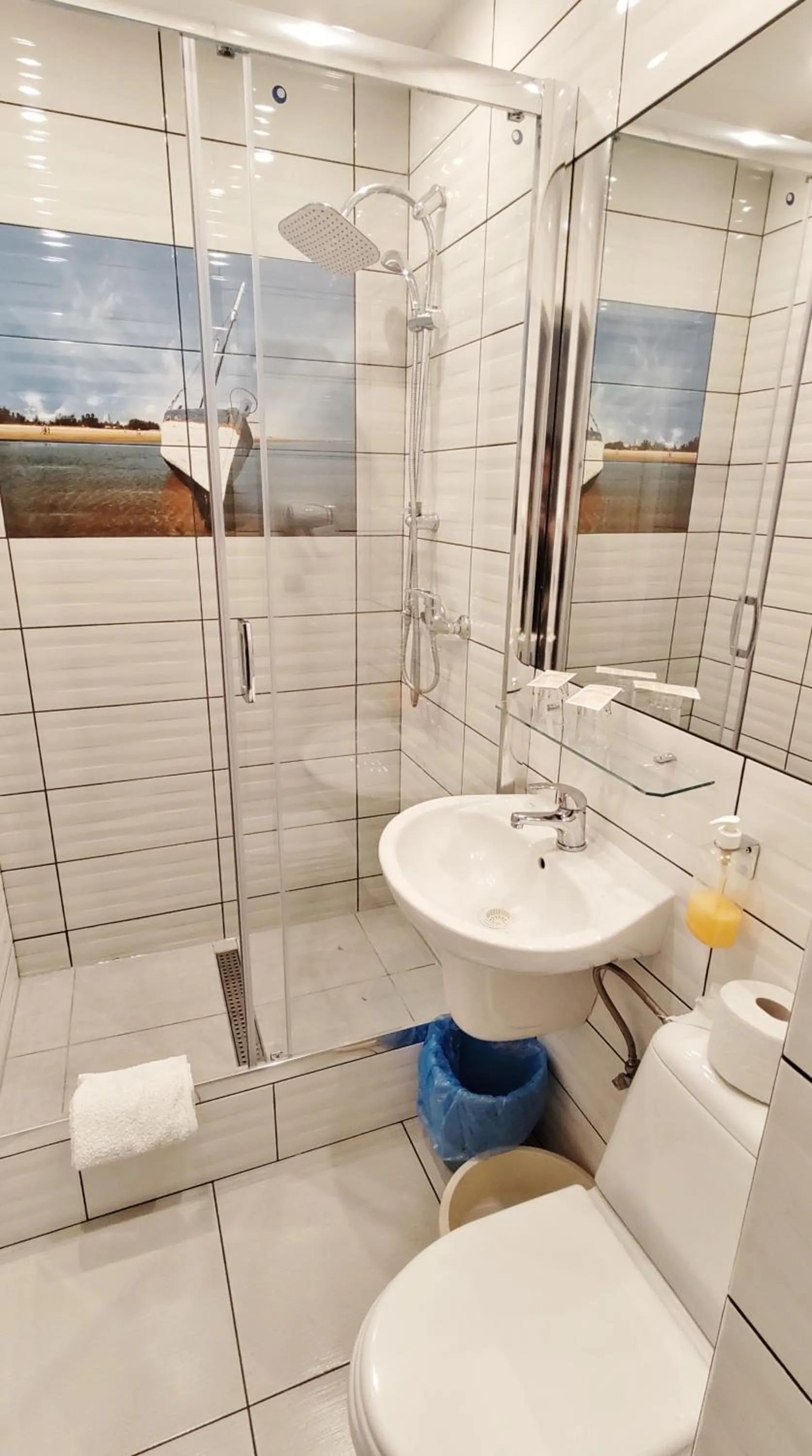 Bathroom in Willa Cyklada, grill, śniadania, jezioro,przystań,tawerna-200m, park linowy-400m, centrum,aquapark-900m