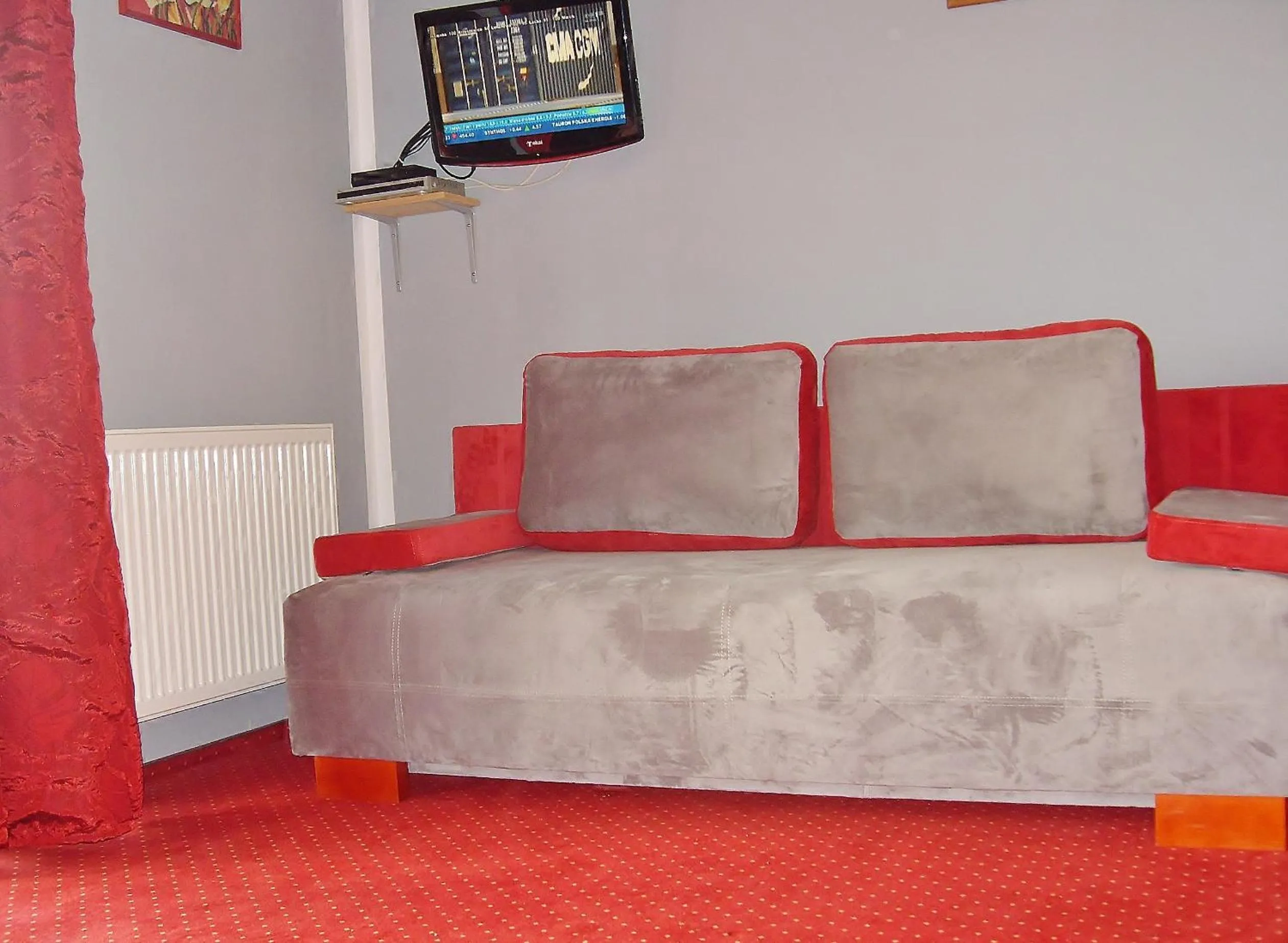 Seating area in Willa Cyklada, grill, śniadania, jezioro,przystań,tawerna-200m, park linowy-400m, centrum,aquapark-900m