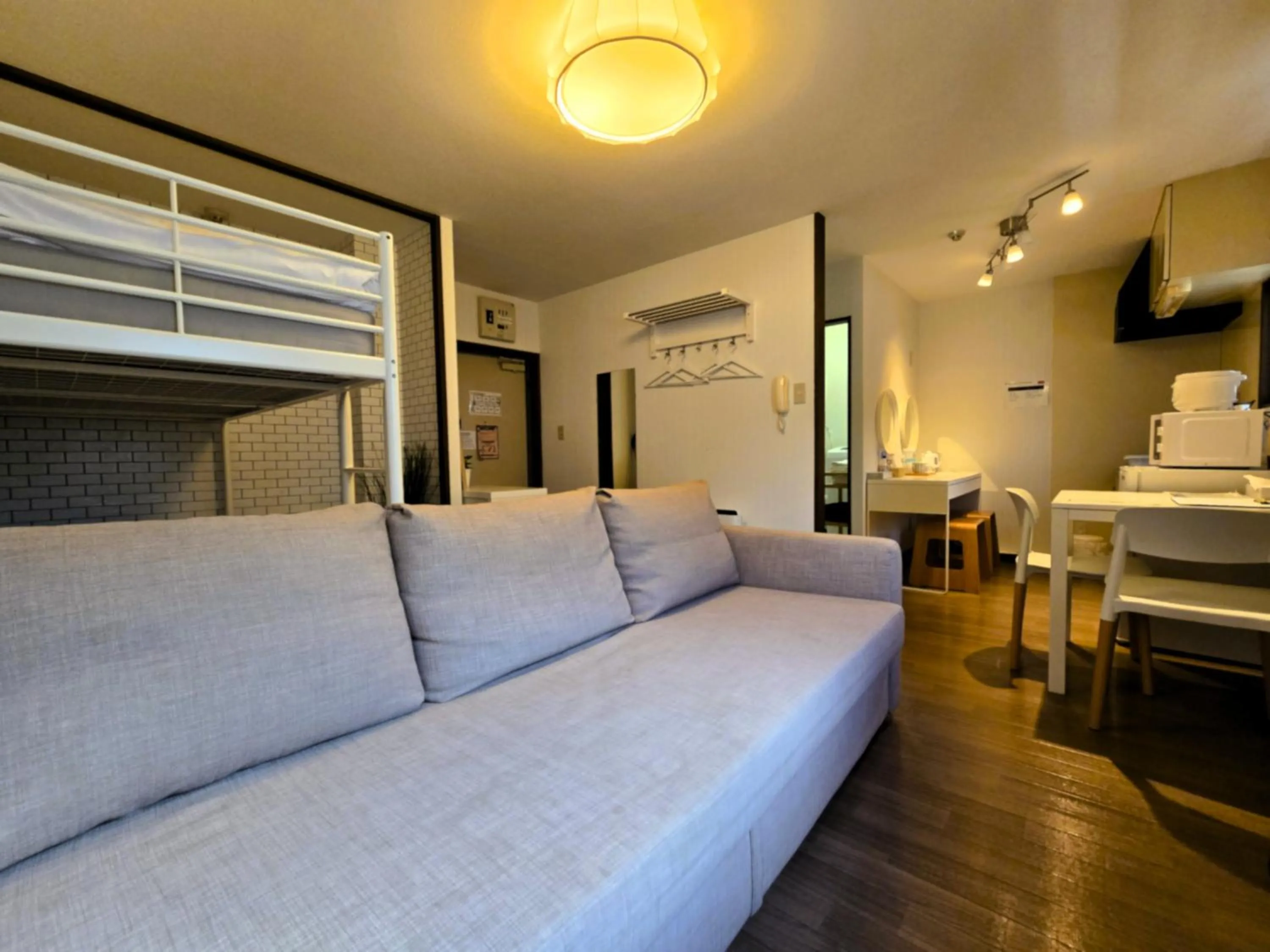 Photo of the whole room in Comfort CUBE PHOENIX Beppu (やよいビル)