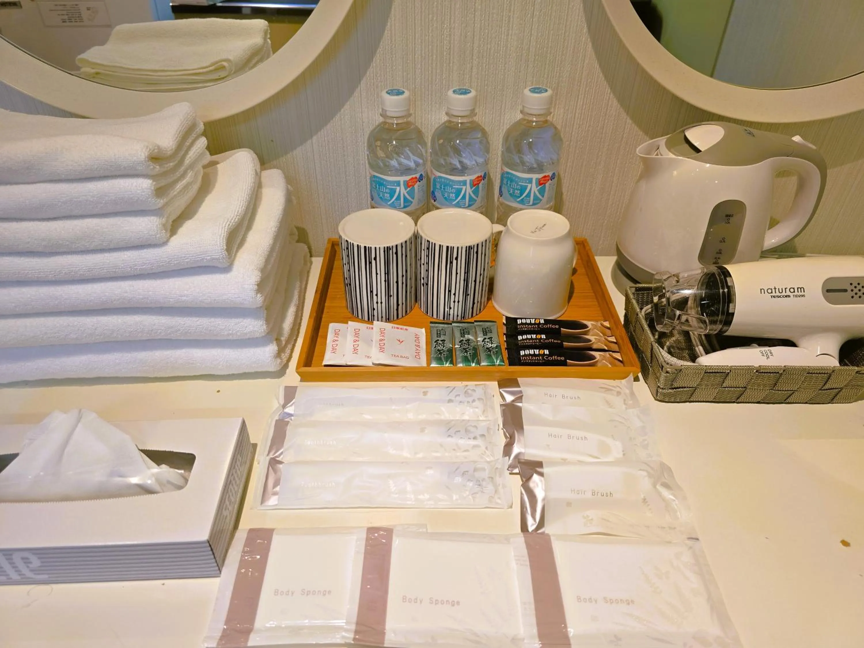 Photo of the whole room in Comfort CUBE PHOENIX Beppu (やよいビル)