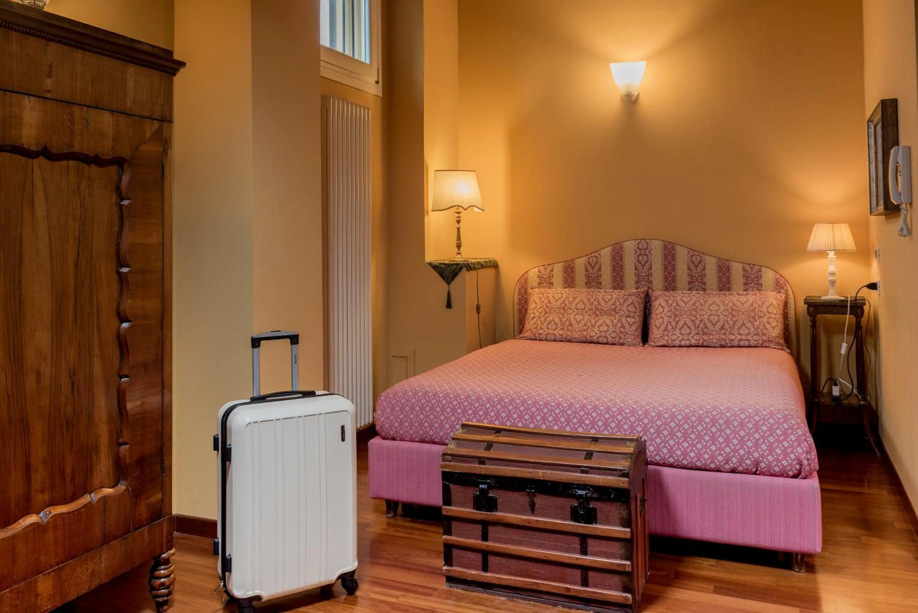 Bed in Piazza Nova Guest House