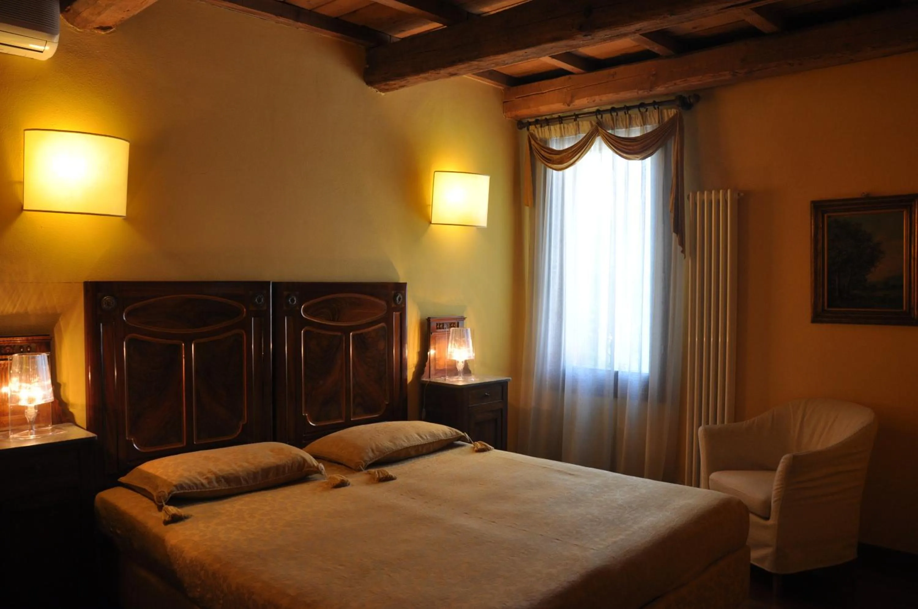 Decorative detail, Bed in Piazza Nova Guest House