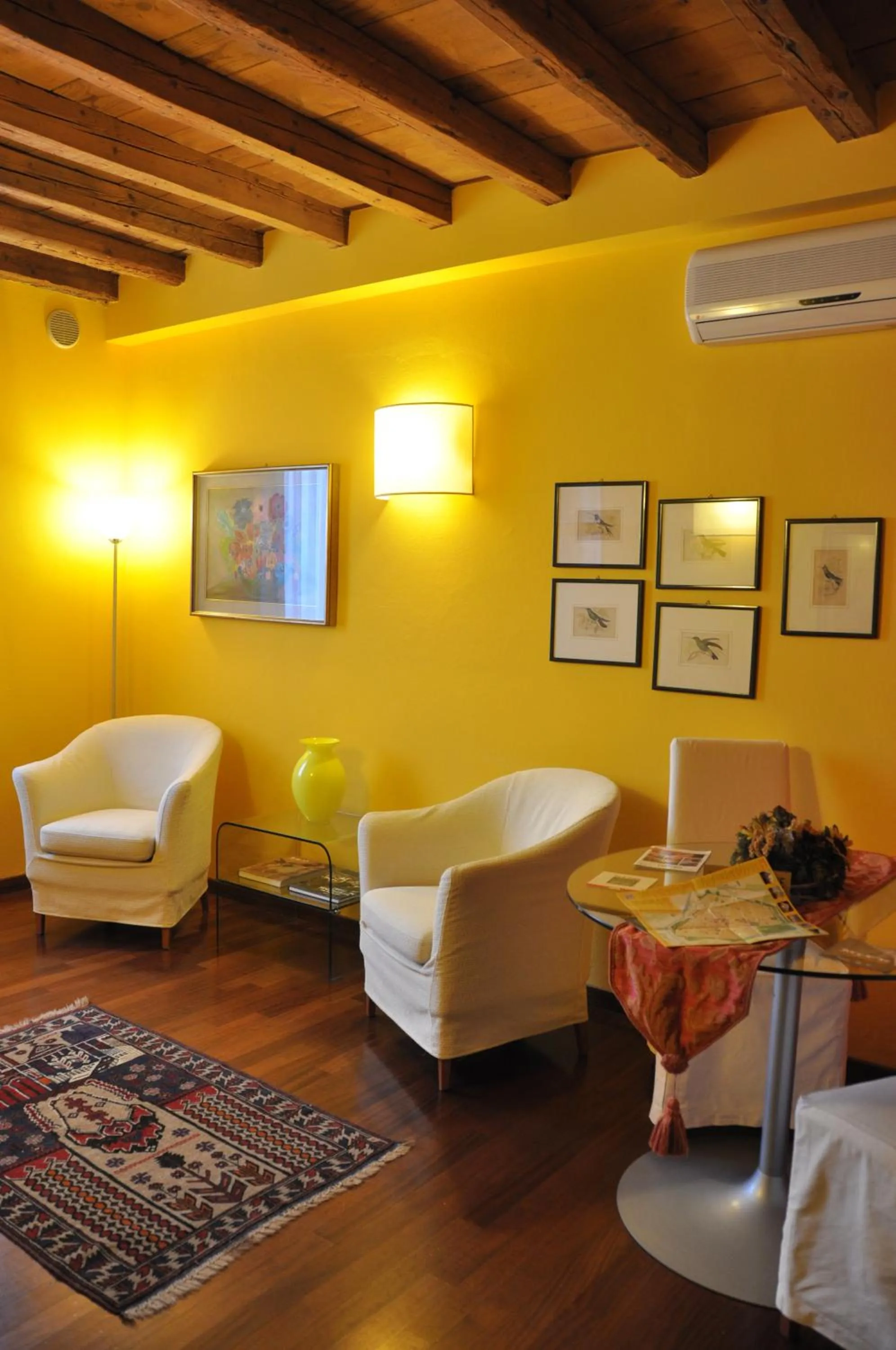 TV and multimedia in Piazza Nova Guest House