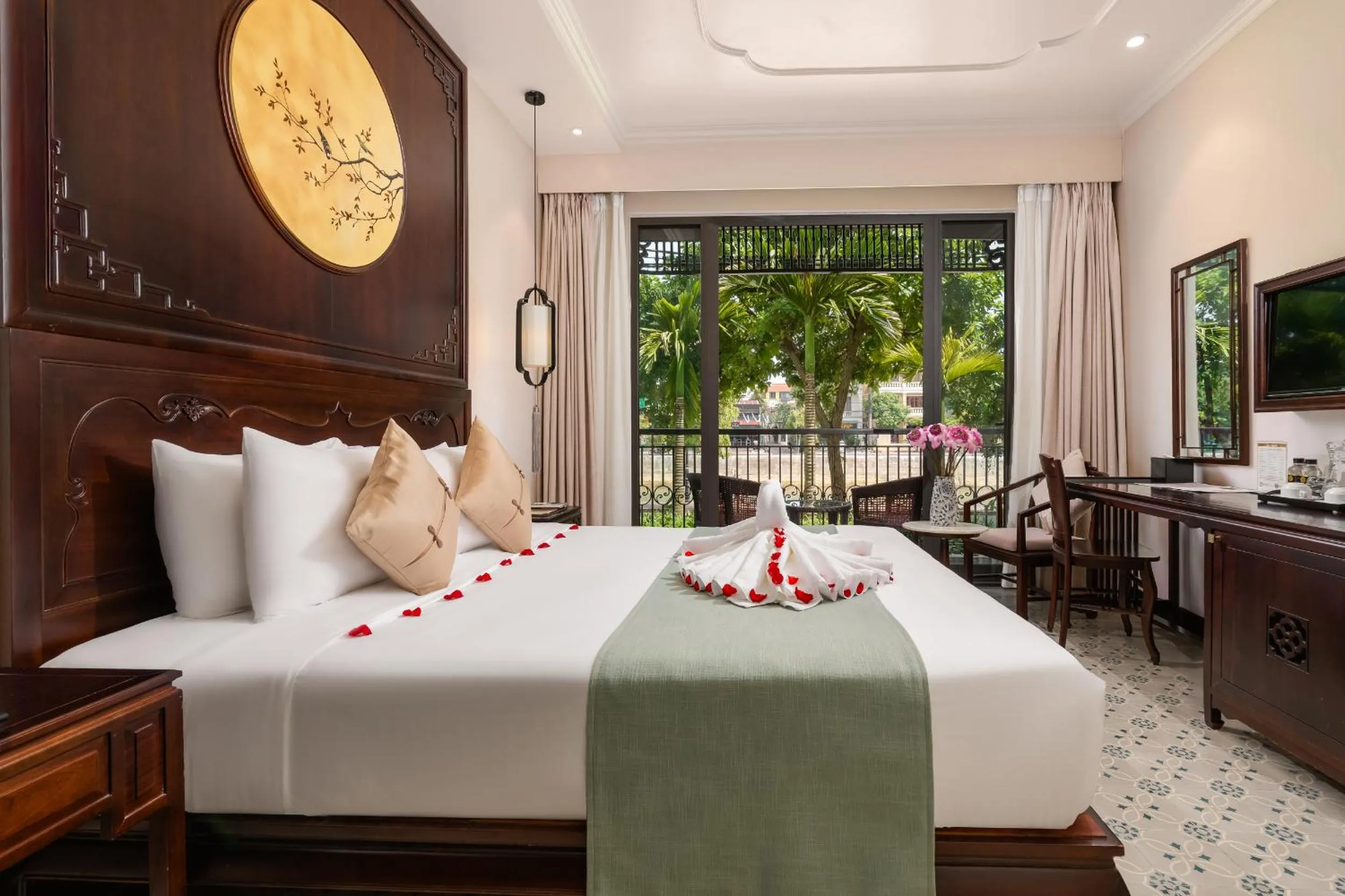 Bed in Laluna Hoi An Riverside Hotel & Spa