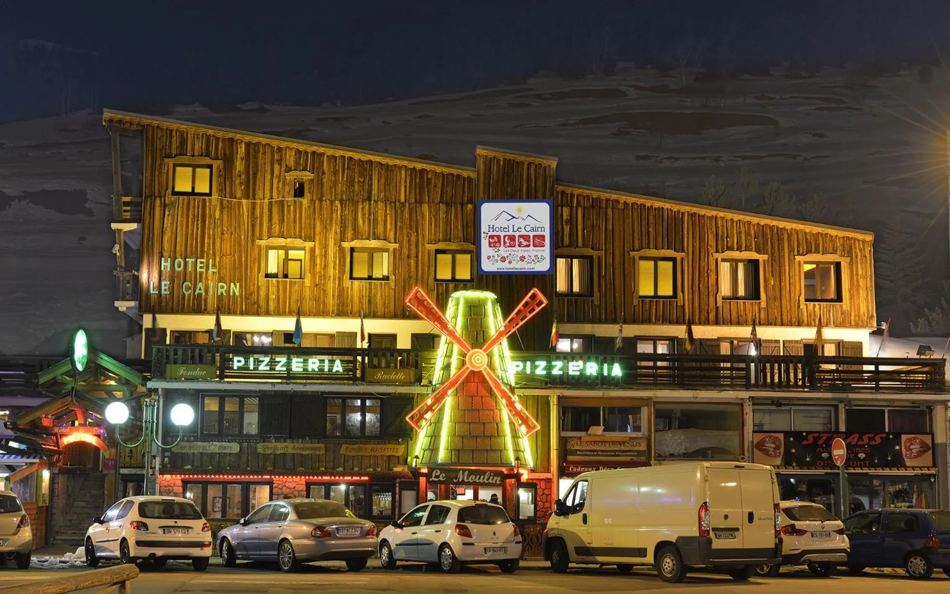 Property building in Hotel Le Cairn