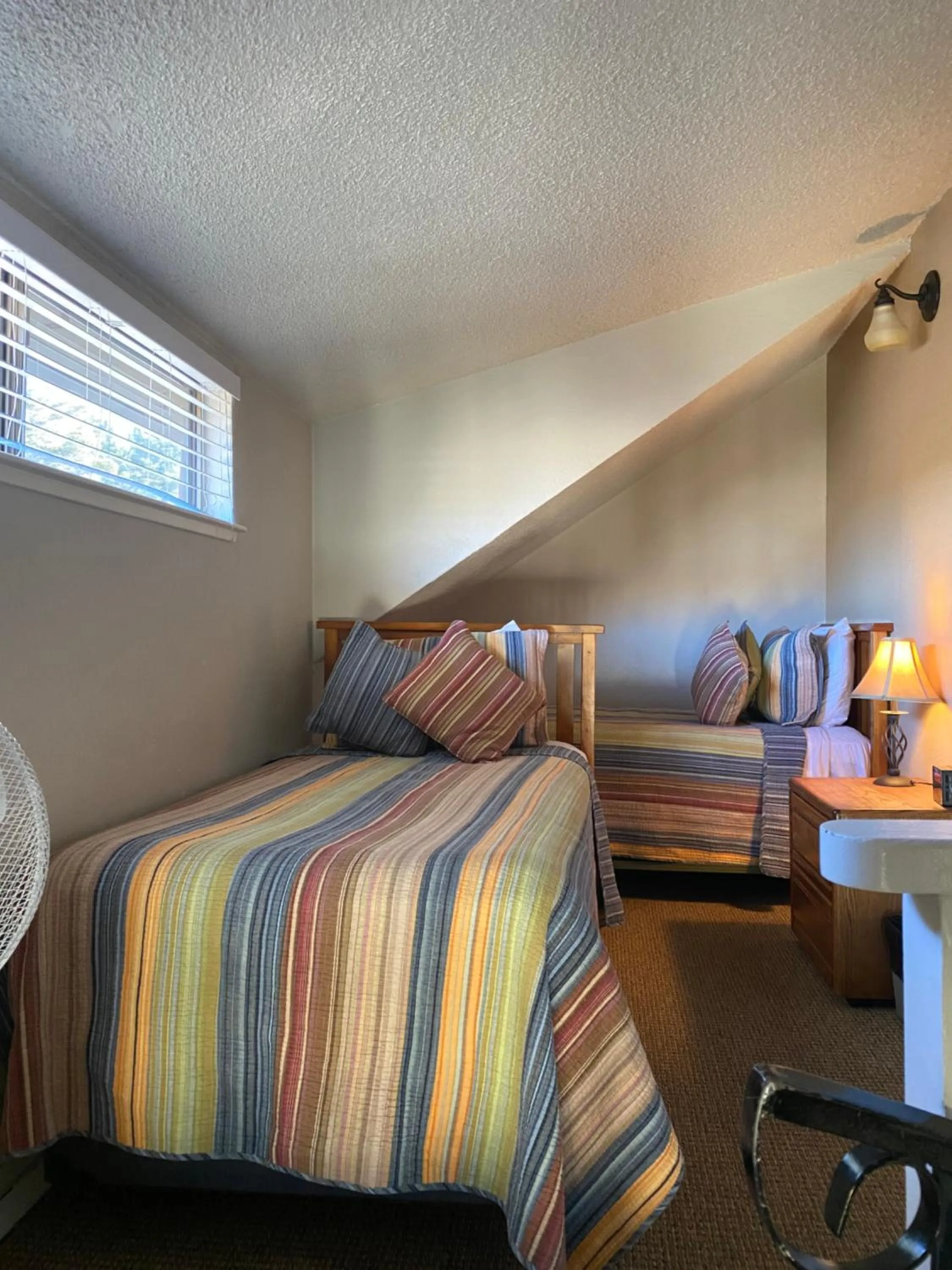 Bed in Tahoe Lakeshore Lodge & Spa