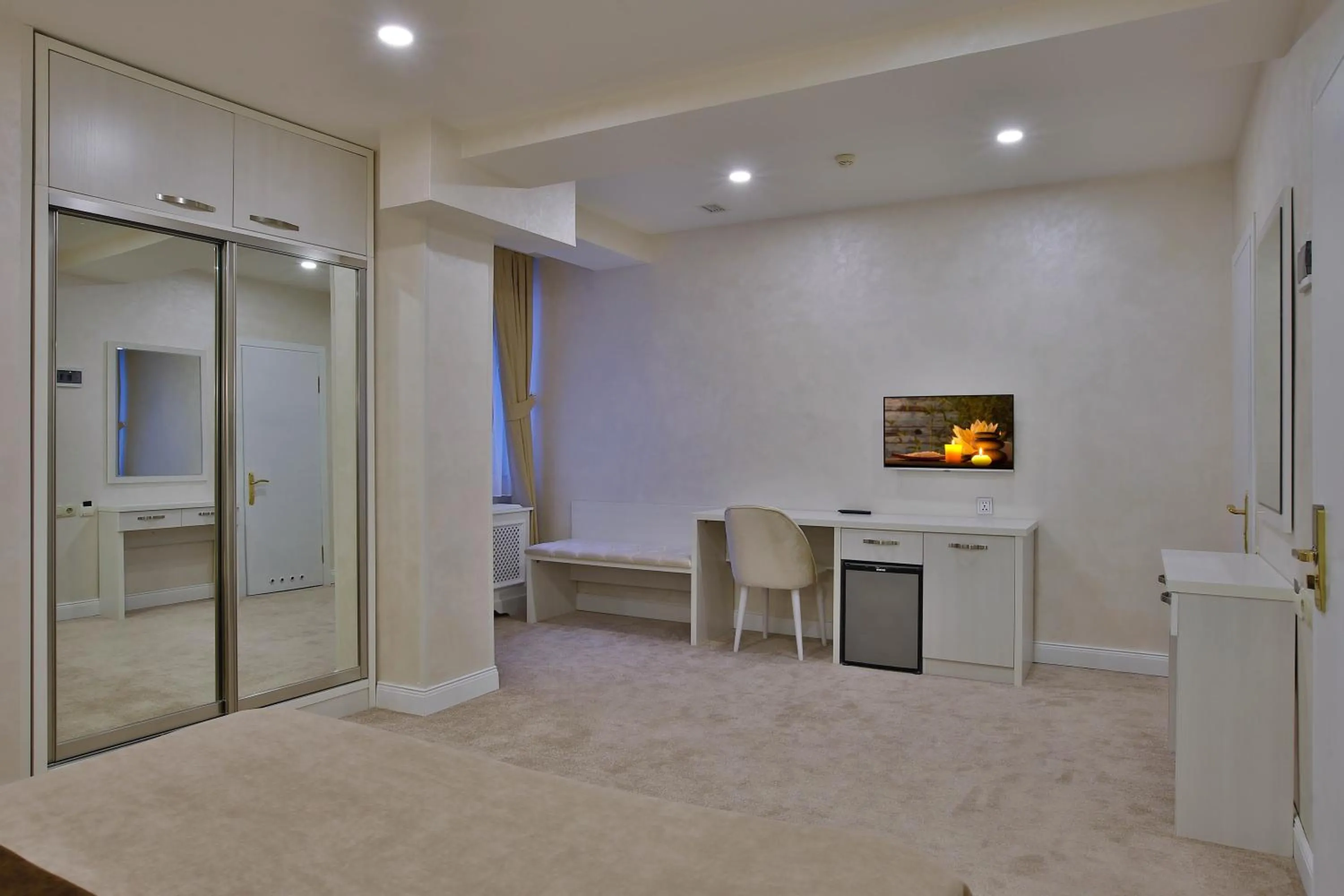 Photo of the whole room in Ganjali Plaza Hotel