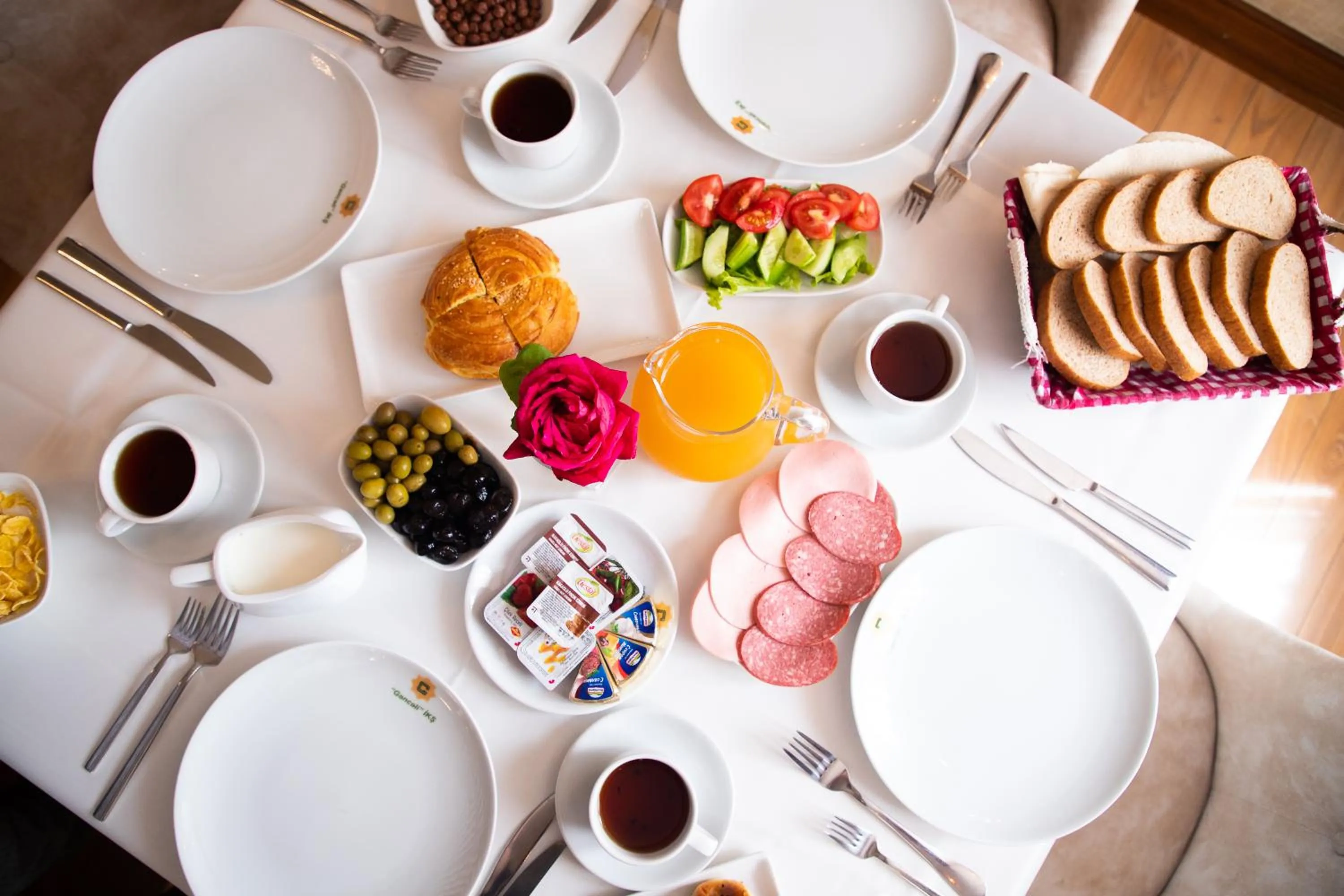 Food in Ganjali Plaza Hotel