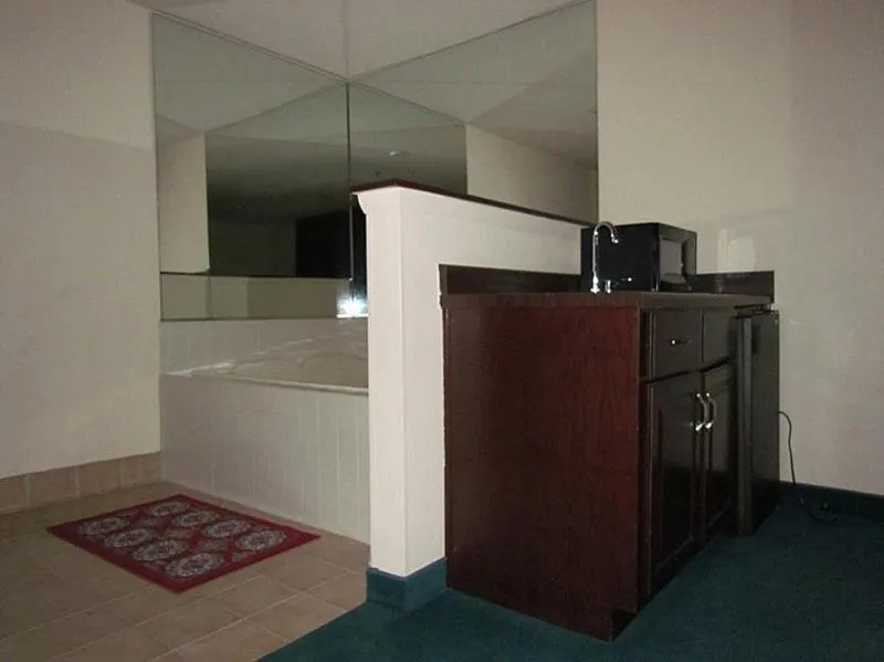 Kitchen or kitchenette in Western Inn & Suites Hampton