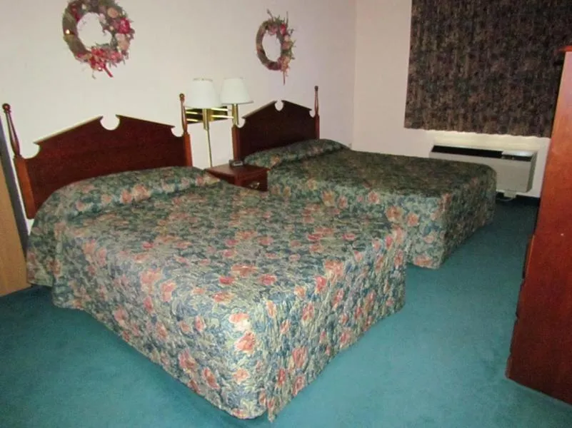 Photo of the whole room, Bed in Western Inn & Suites Hampton