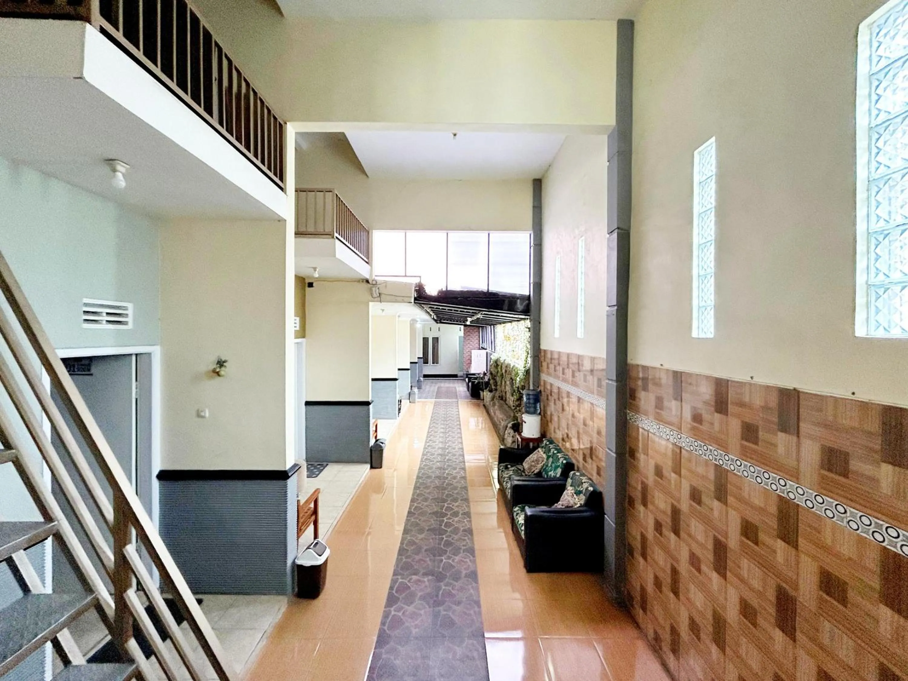 Seating area in Lancar Homestay Syariah near BNS Mitra RedDoorz