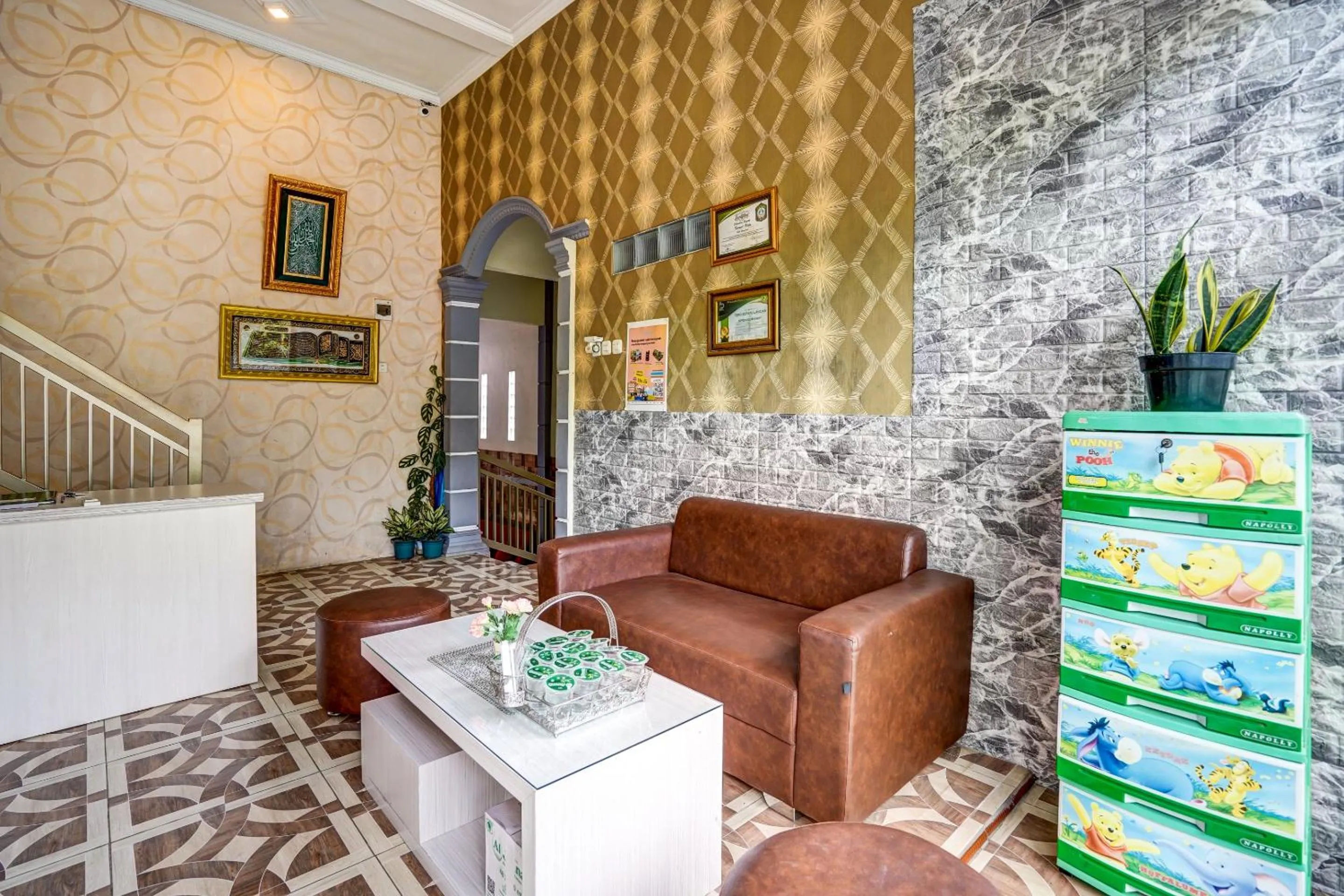 Seating area in Hotel O Lancar Homestay Syariah