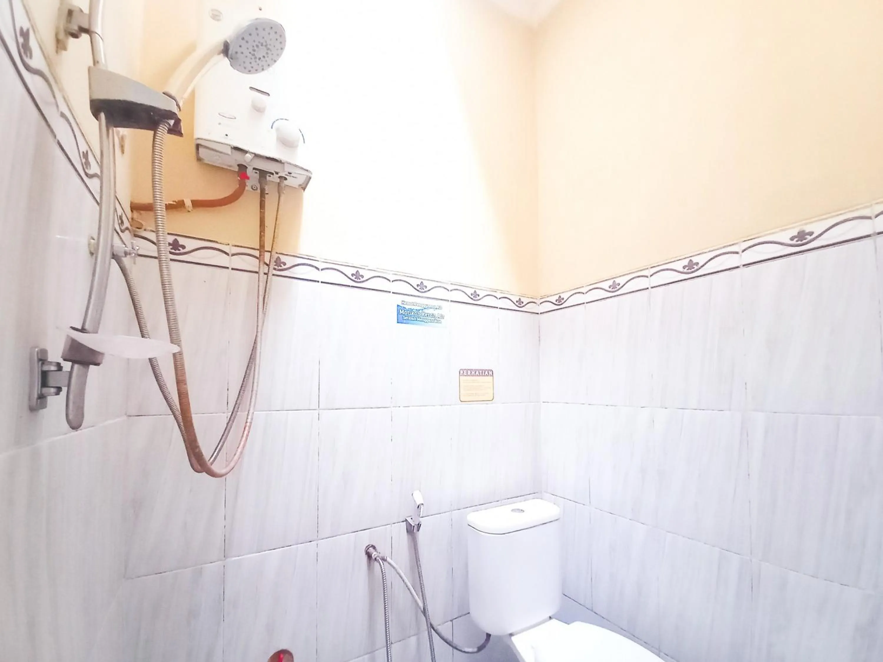 Bathroom in Lancar Homestay Syariah near BNS Mitra RedDoorz