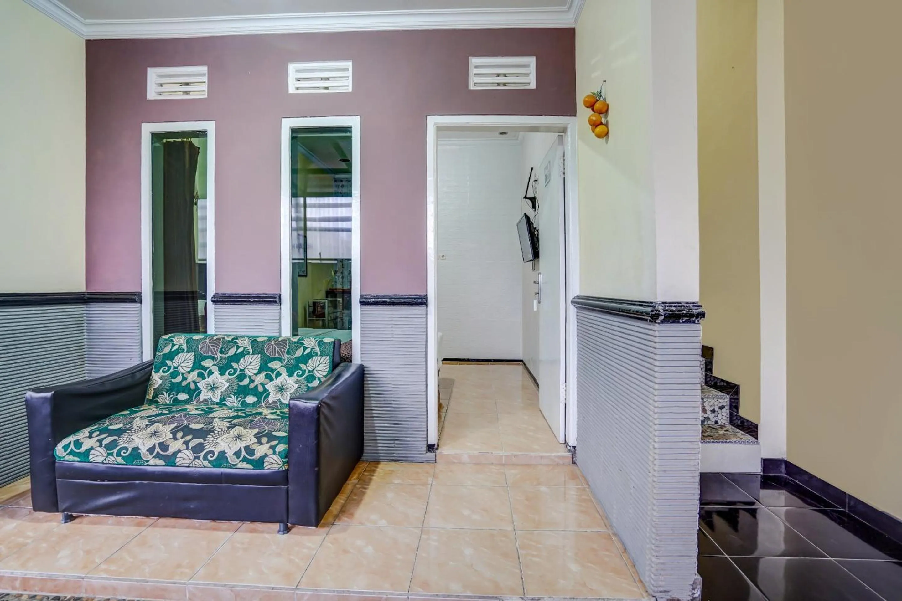 Living room in Hotel O Lancar Homestay Syariah