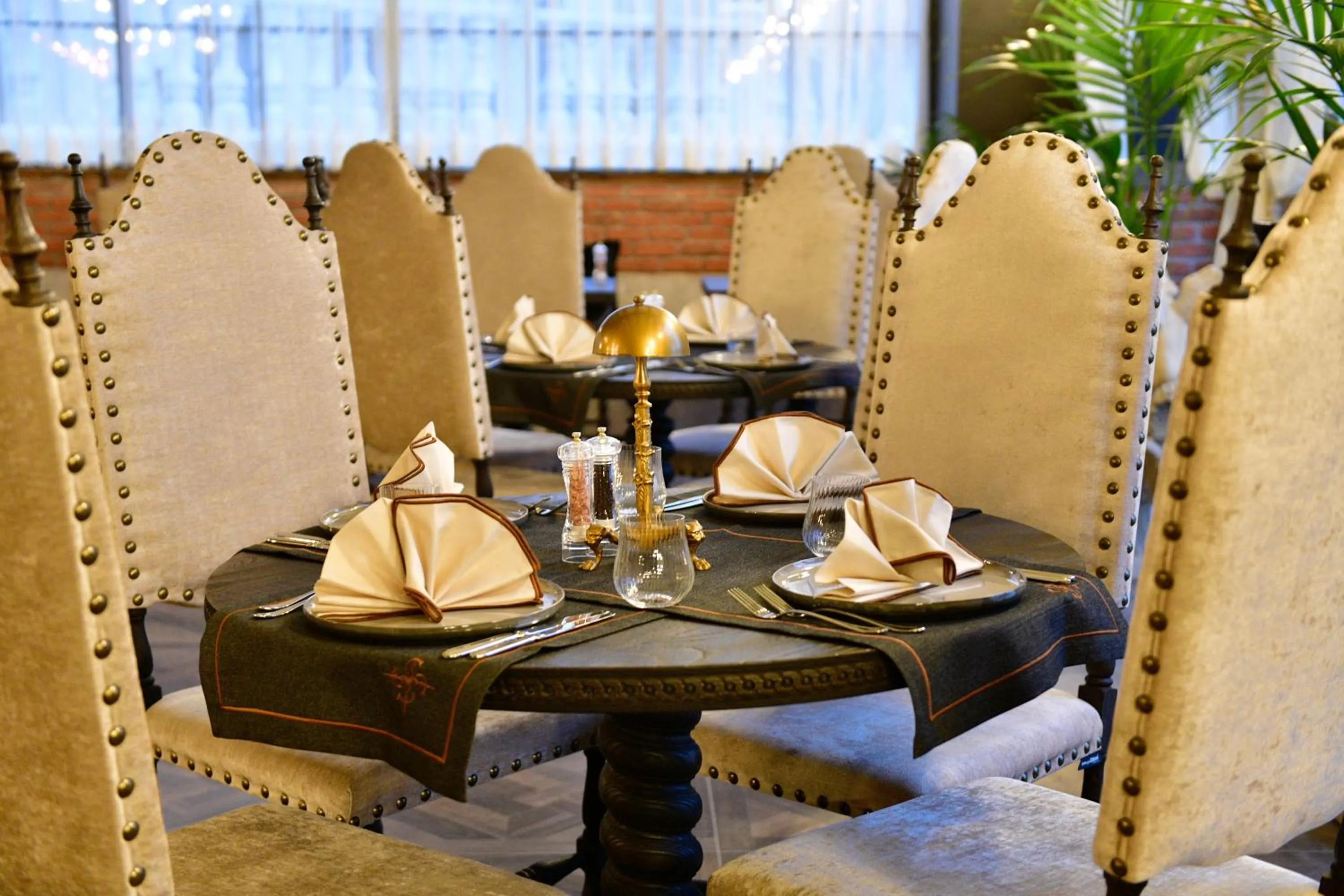 Restaurant/places to eat in Sacred Mansion