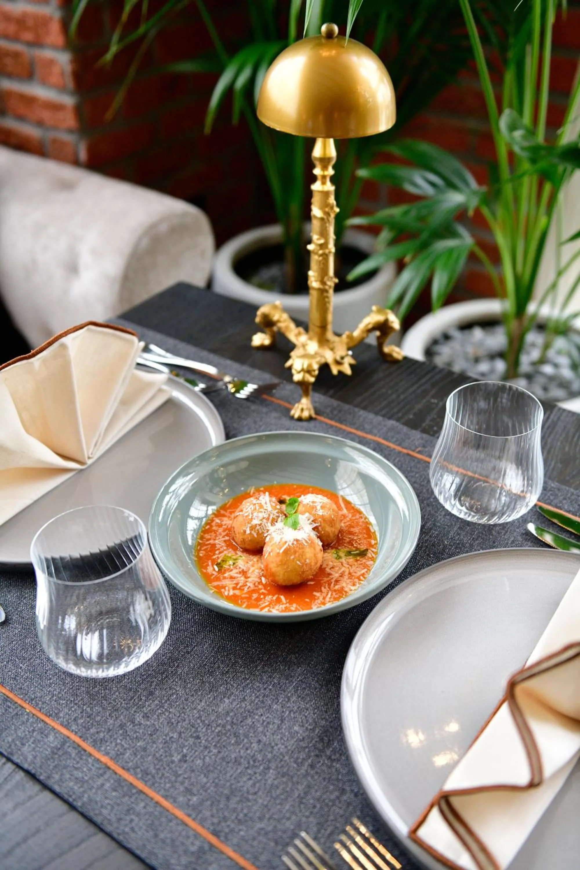 Restaurant/places to eat in Sacred Mansion