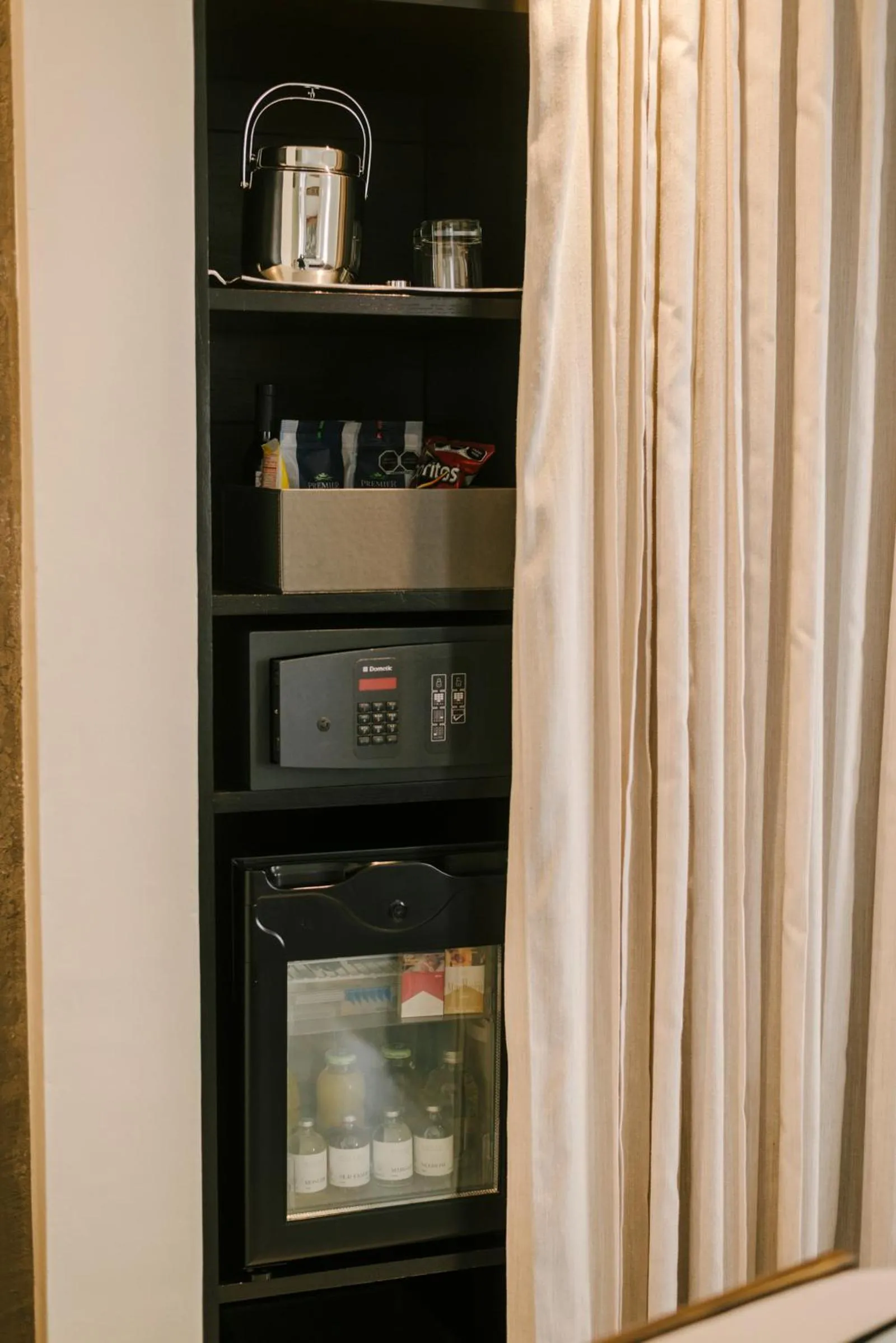 oven in Hotel Matilda, a Member of Design Hotels