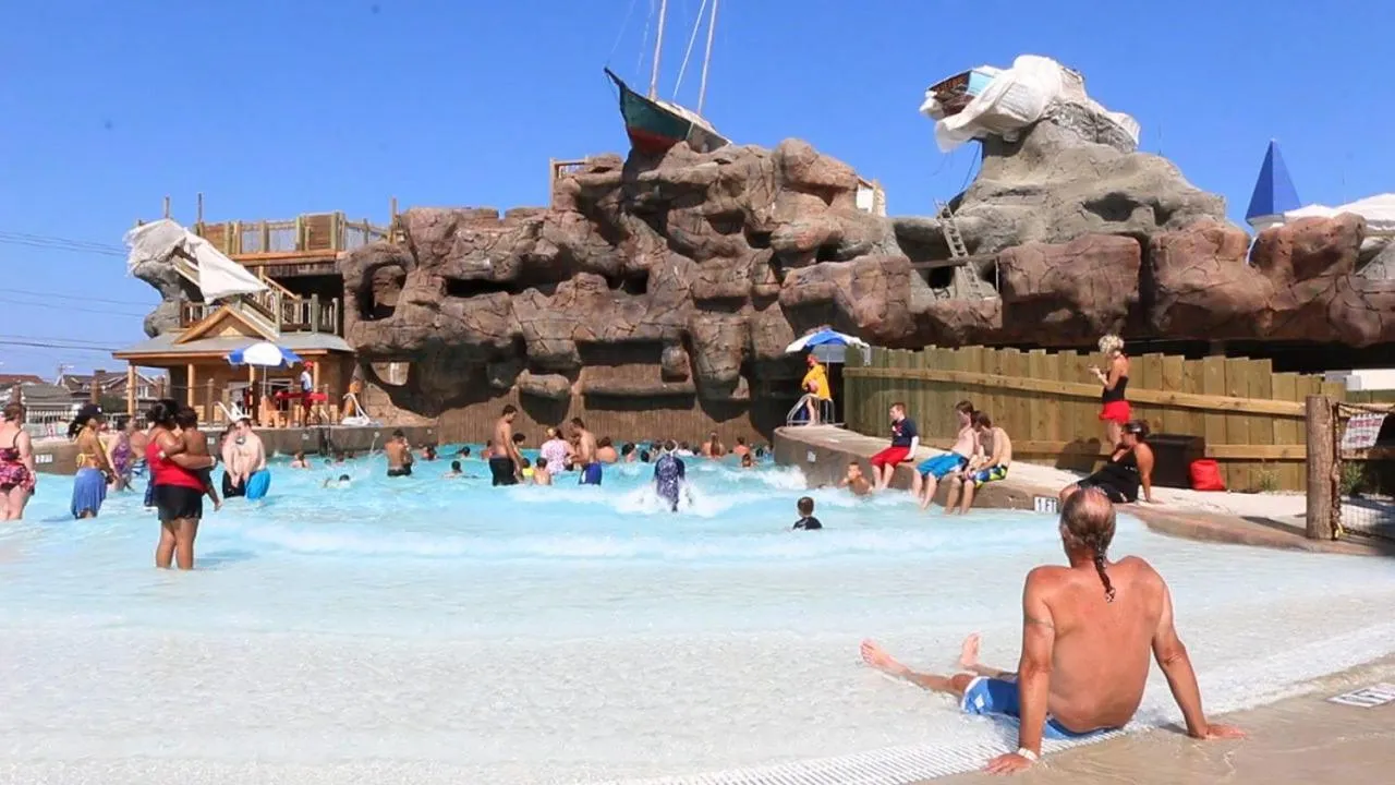 Nearby landmark in Hotel Charlee Villas Beach Hotel Oceanblock