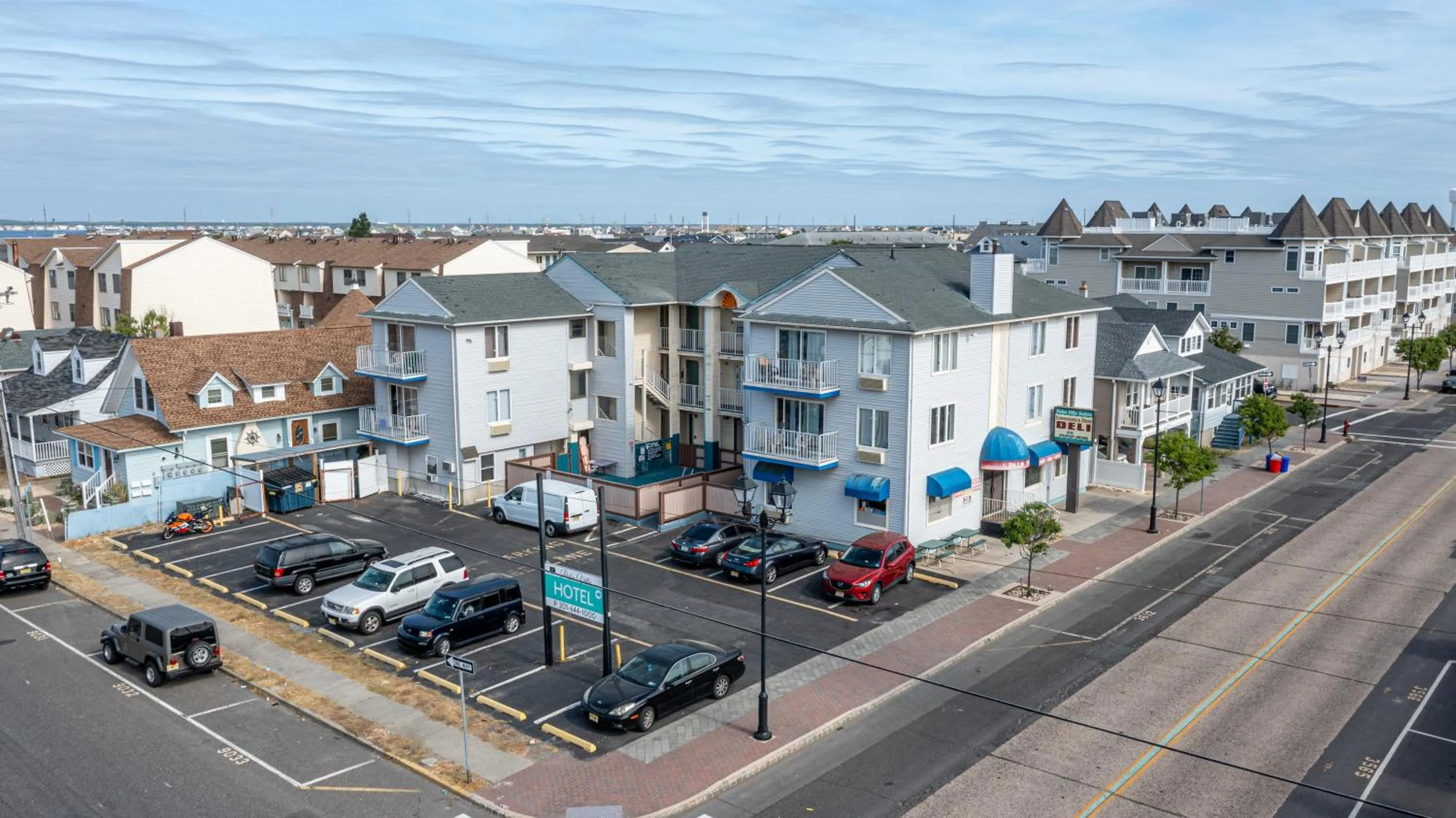 Property building in Hotel Charlee Villas Beach Hotel Oceanblock