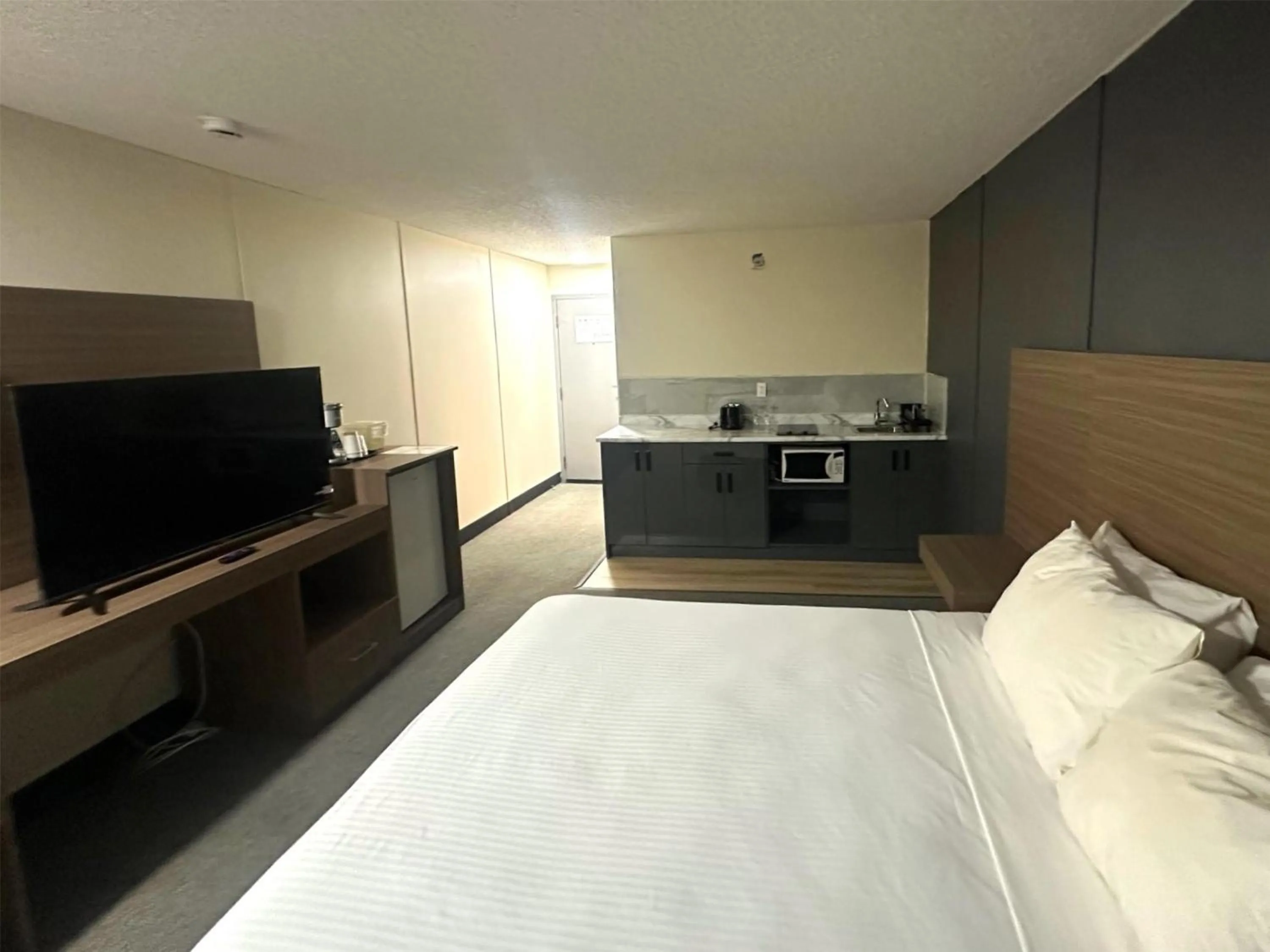 Bedroom, Bed in SureStay by Best Western Smithers