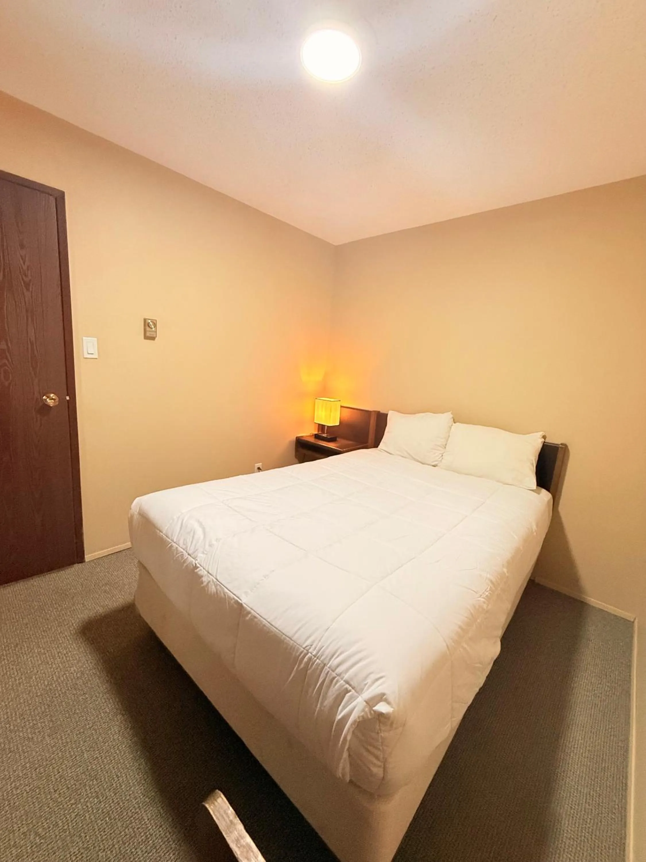 Bed in Capri Motor Inn