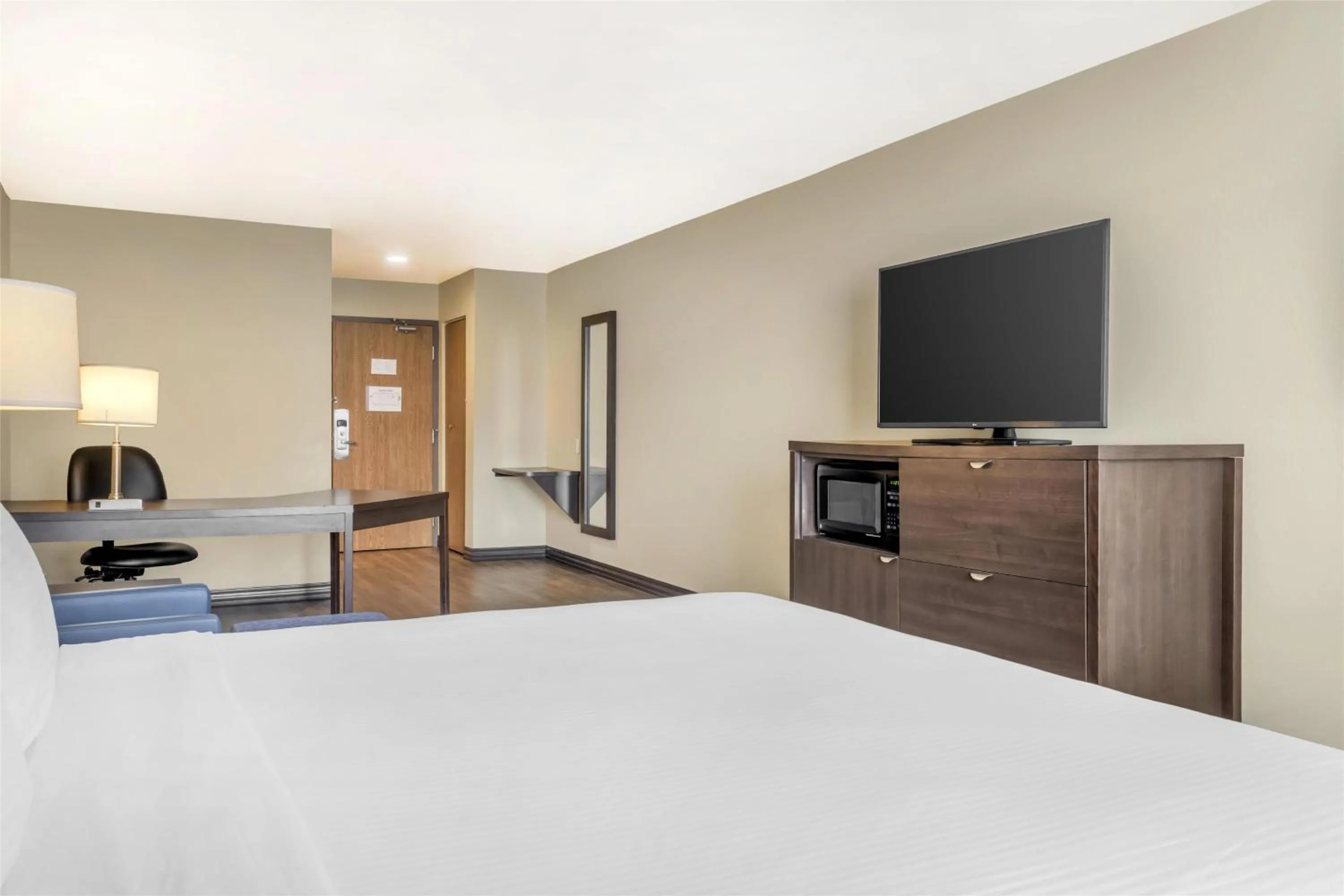 Bedroom, Bed in BEST WESTERN PLUS Saint John Hotel & Suites
