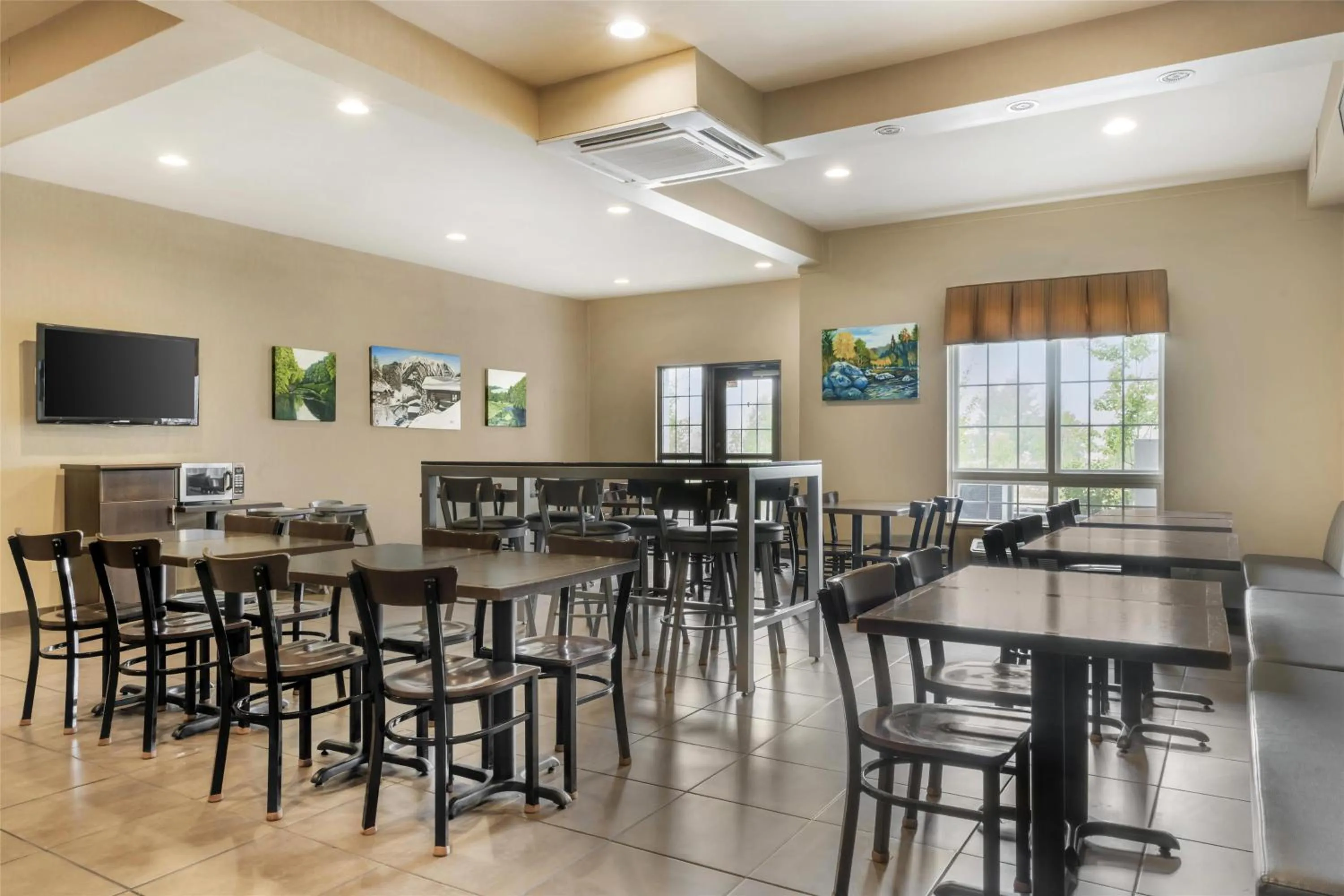 Breakfast in BEST WESTERN PLUS Saint John Hotel & Suites