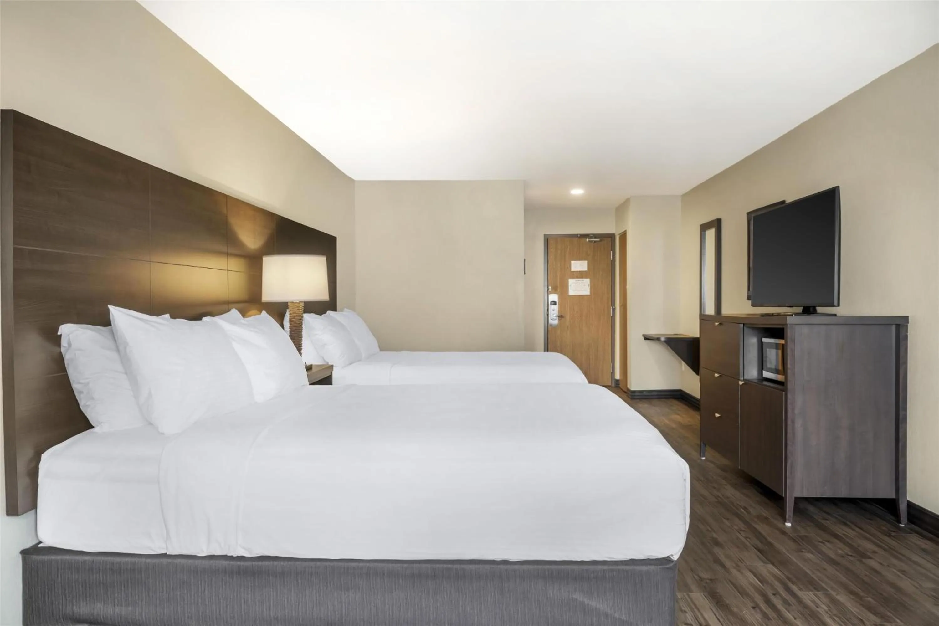 Bedroom, Bed in BEST WESTERN PLUS Saint John Hotel & Suites