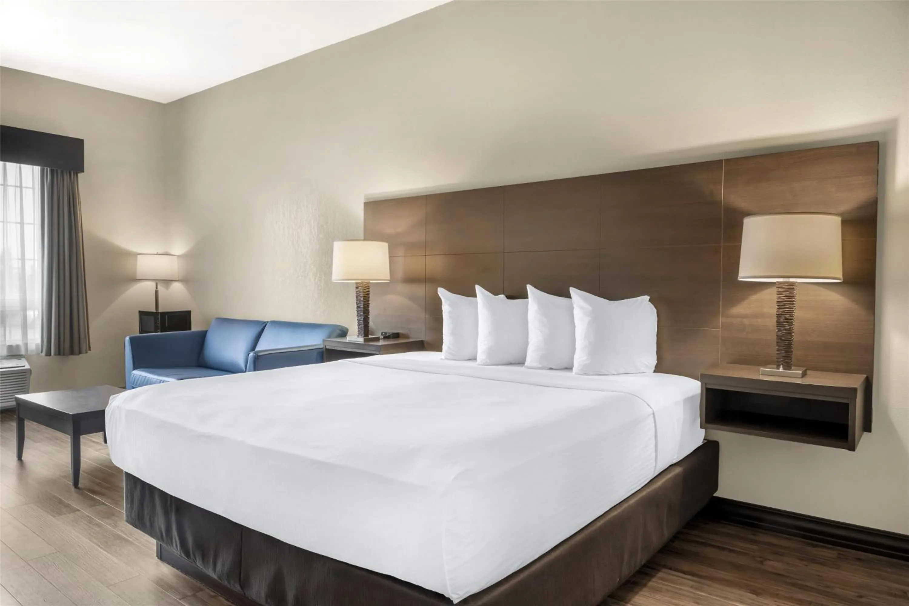 Bedroom, Bed in BEST WESTERN PLUS Saint John Hotel & Suites