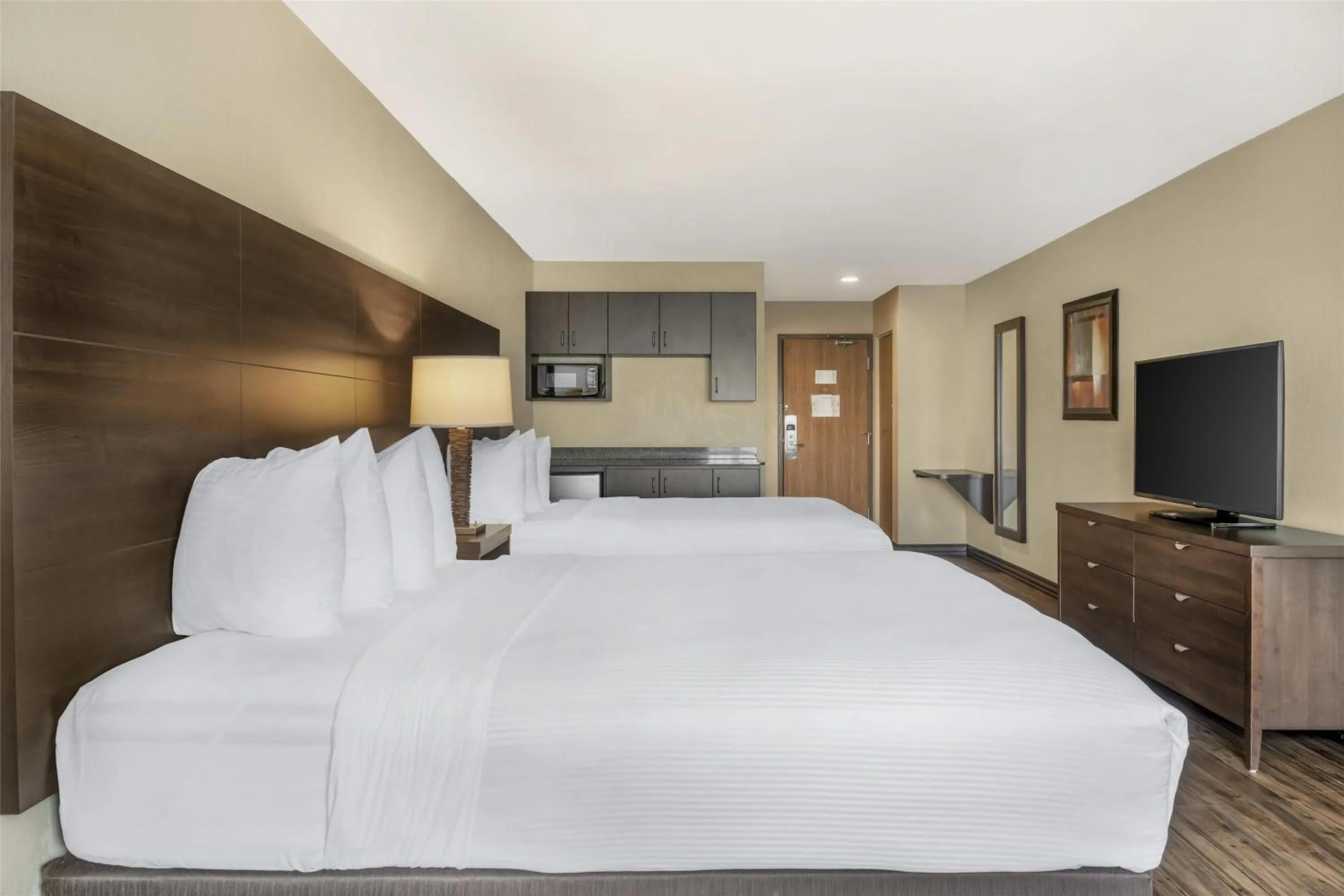 Bedroom, Bed in BEST WESTERN PLUS Saint John Hotel & Suites