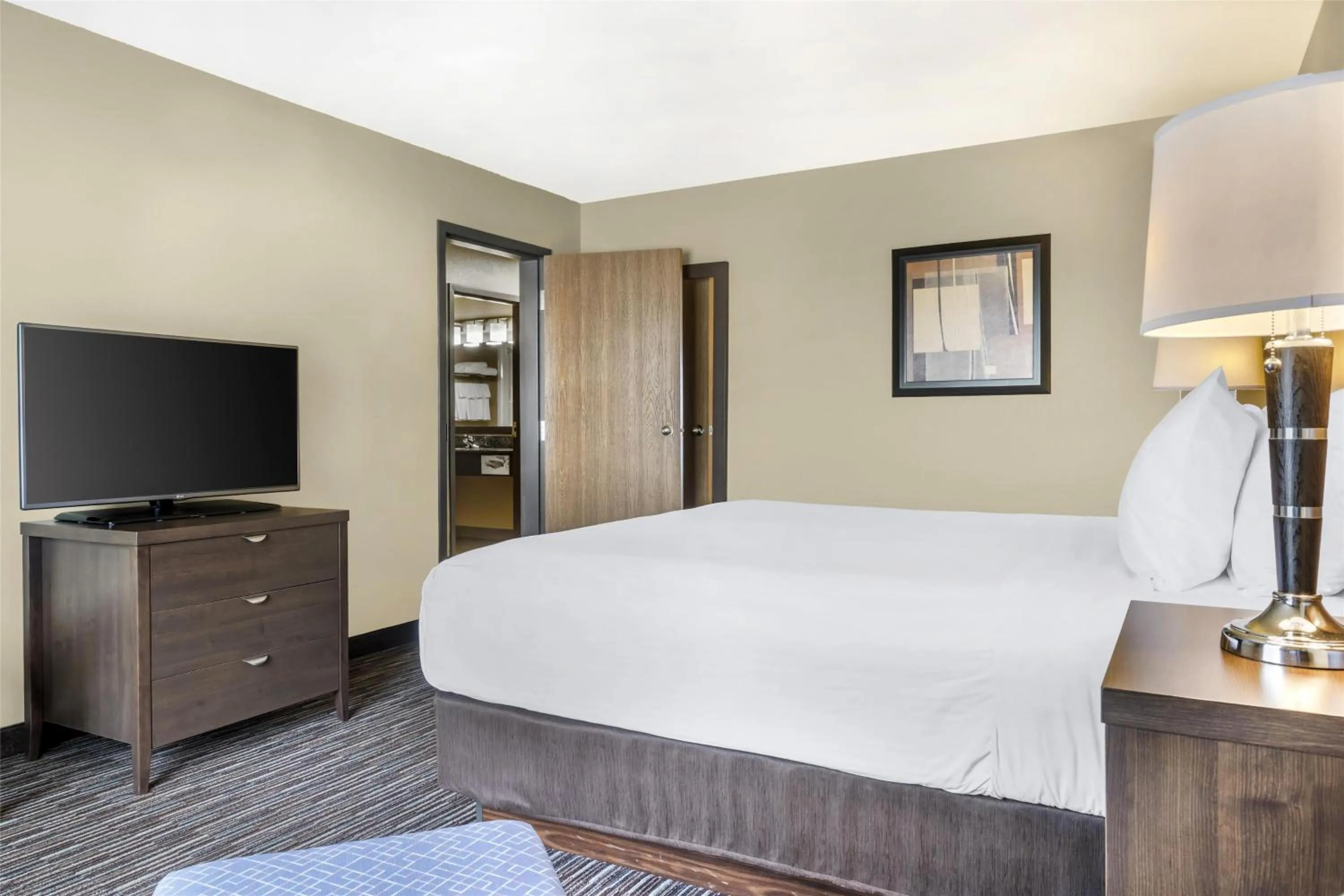 Bedroom, Bed in BEST WESTERN PLUS Saint John Hotel & Suites