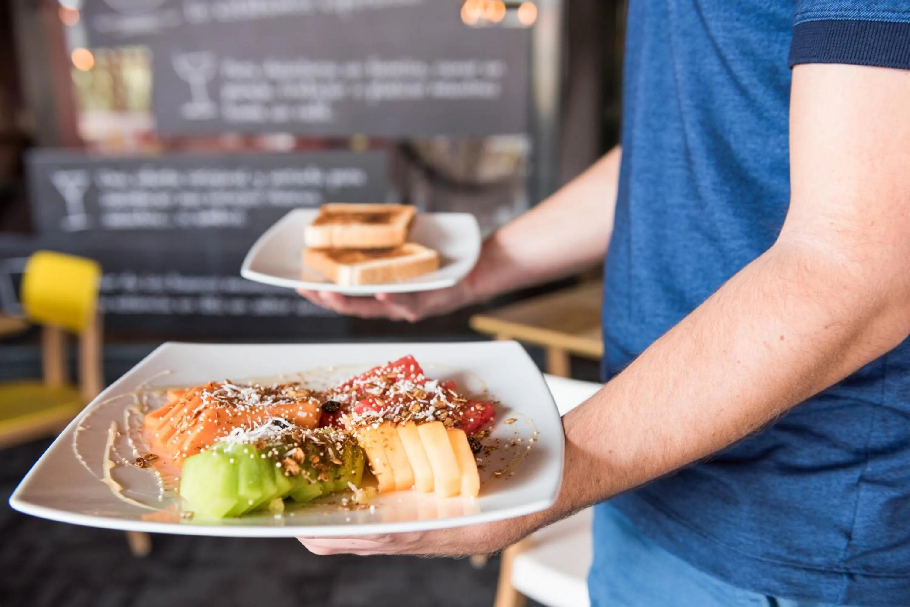 Restaurant/places to eat in Ibis Juarez Consulado