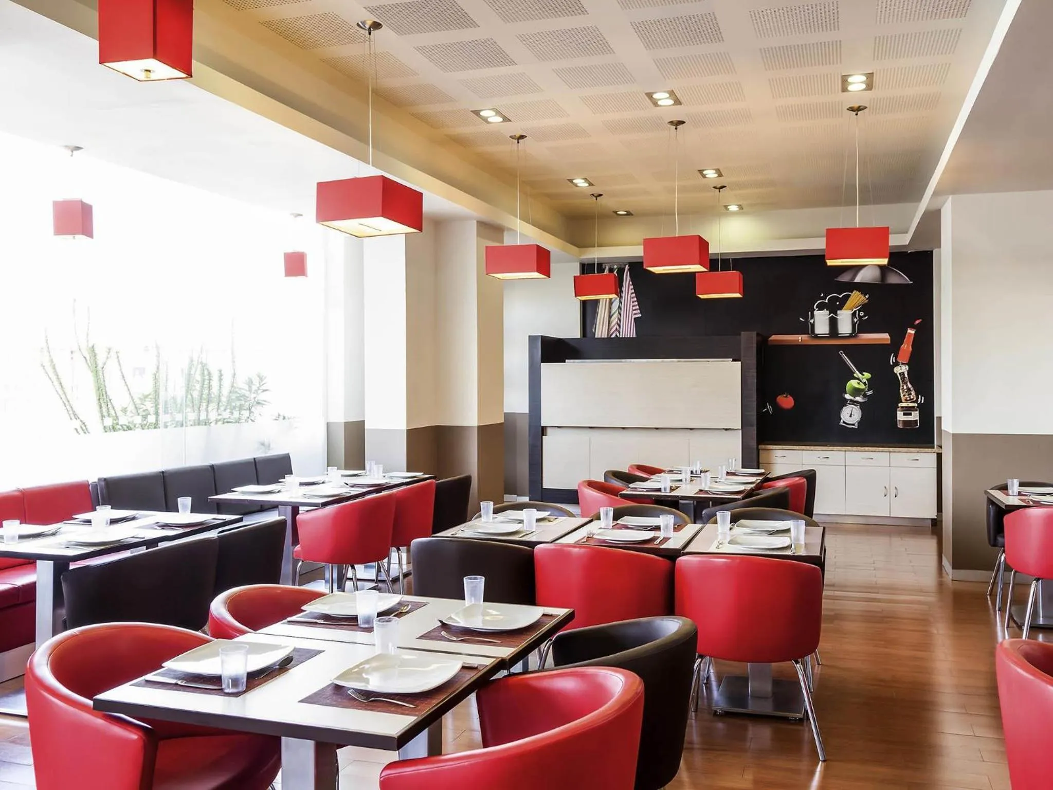 Restaurant/places to eat in Ibis Juarez Consulado