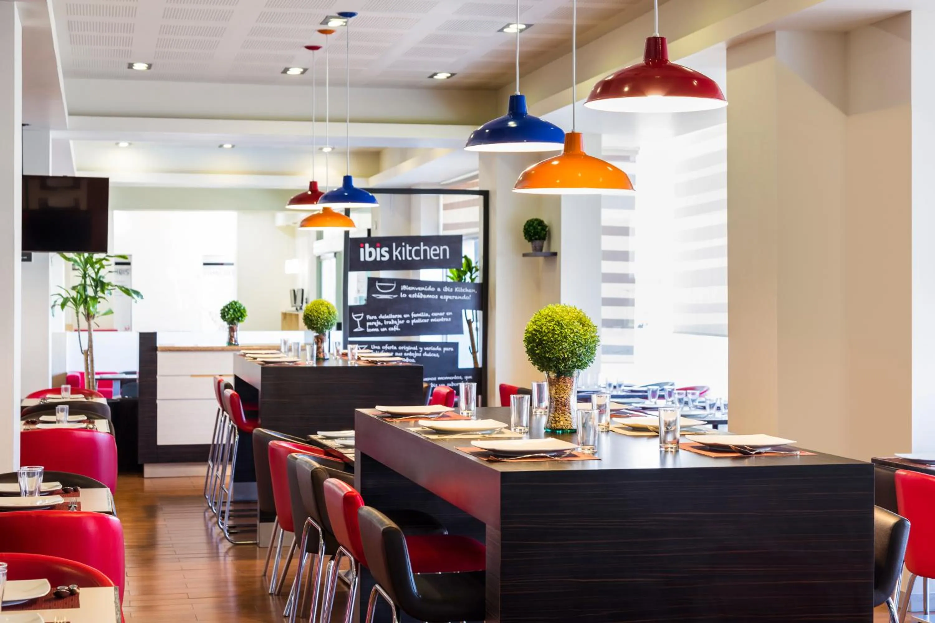 Restaurant/places to eat in Ibis Juarez Consulado