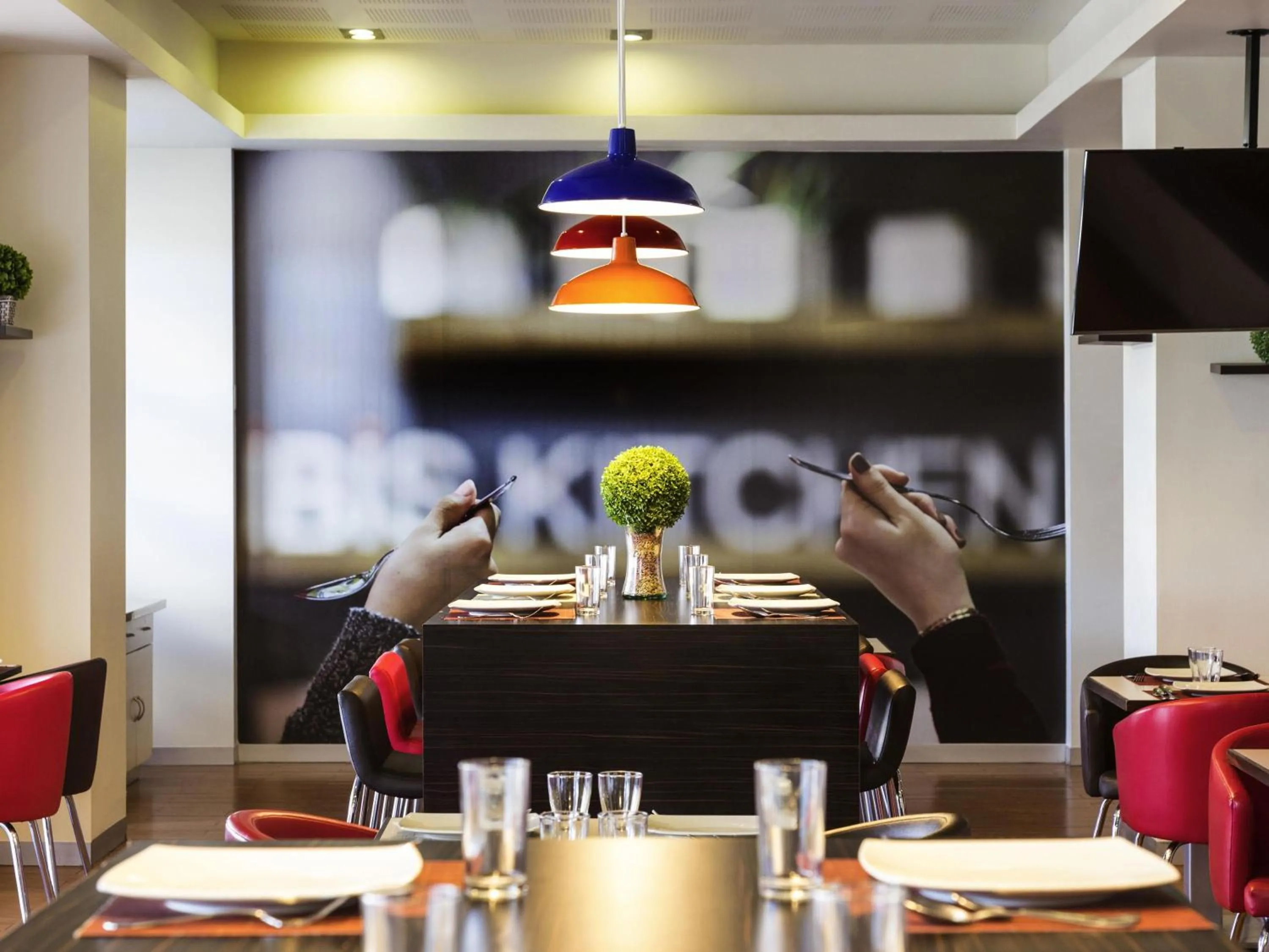 Restaurant/places to eat in Ibis Juarez Consulado