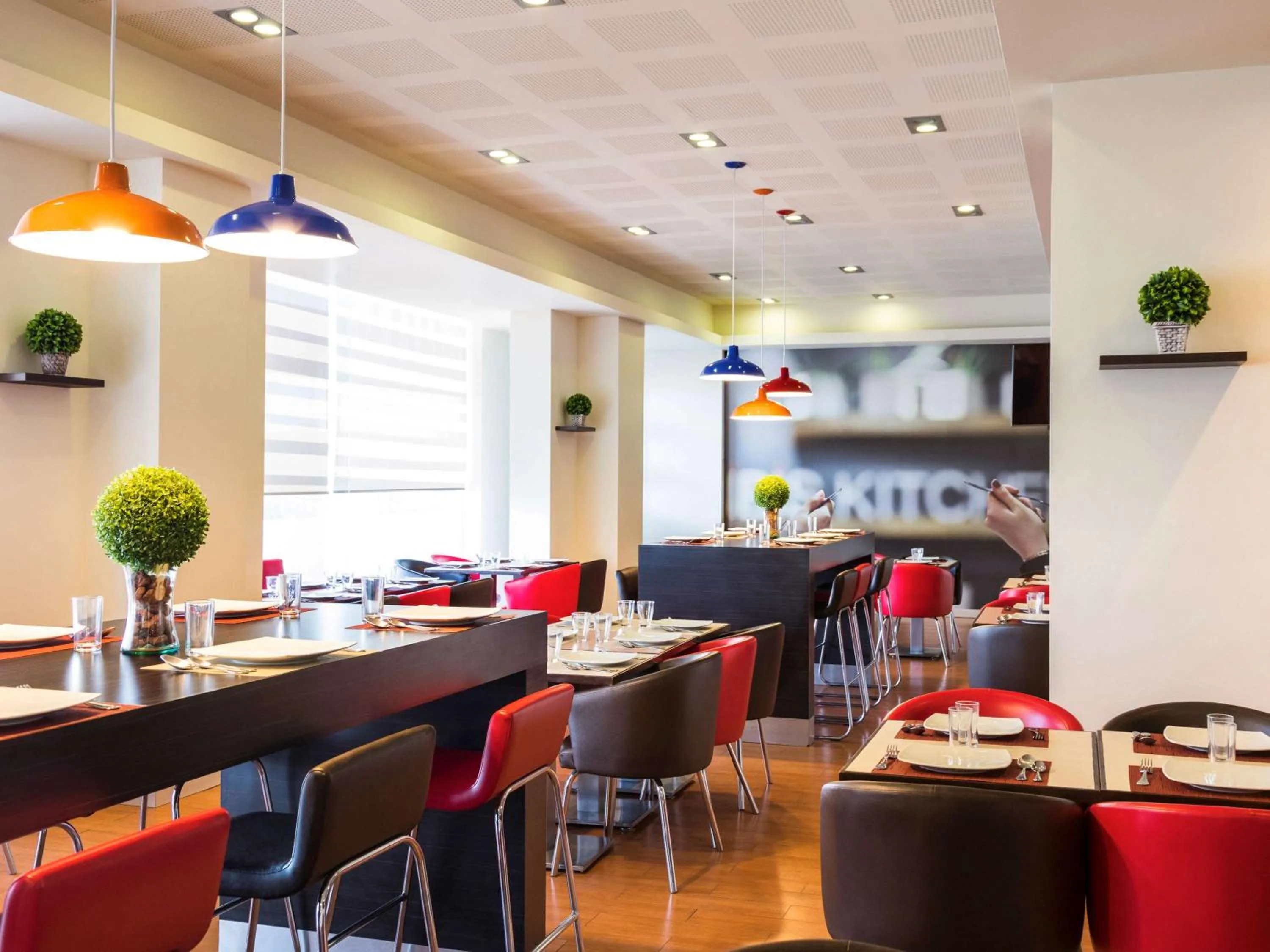 Restaurant/places to eat in Ibis Juarez Consulado