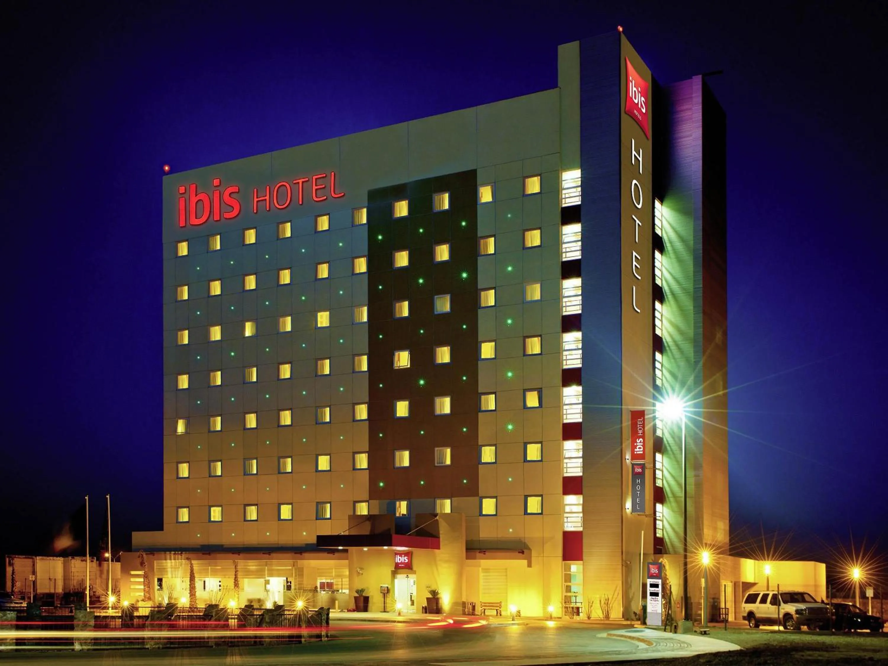 Property building in Ibis Juarez Consulado