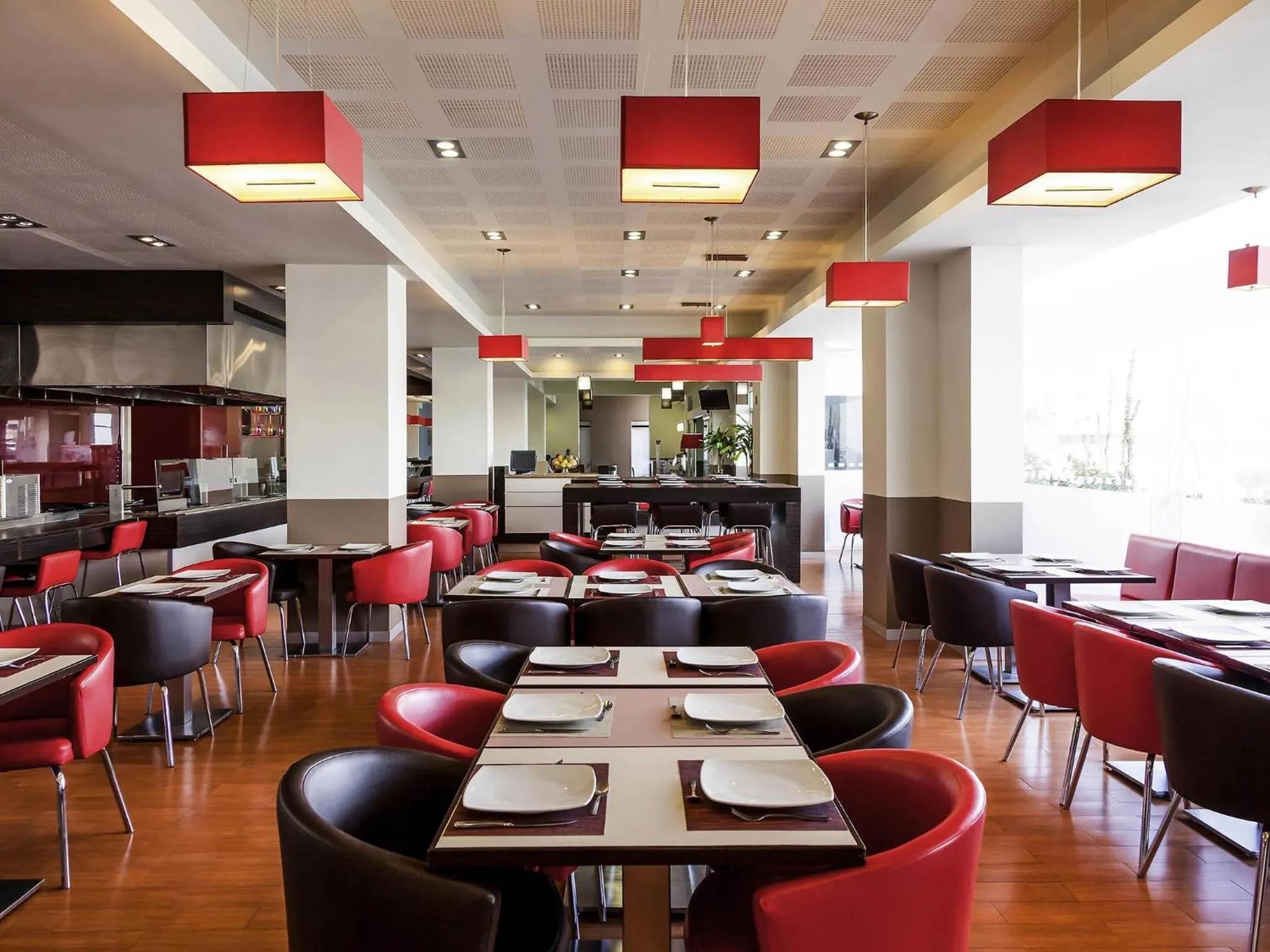 Restaurant/places to eat in Ibis Juarez Consulado