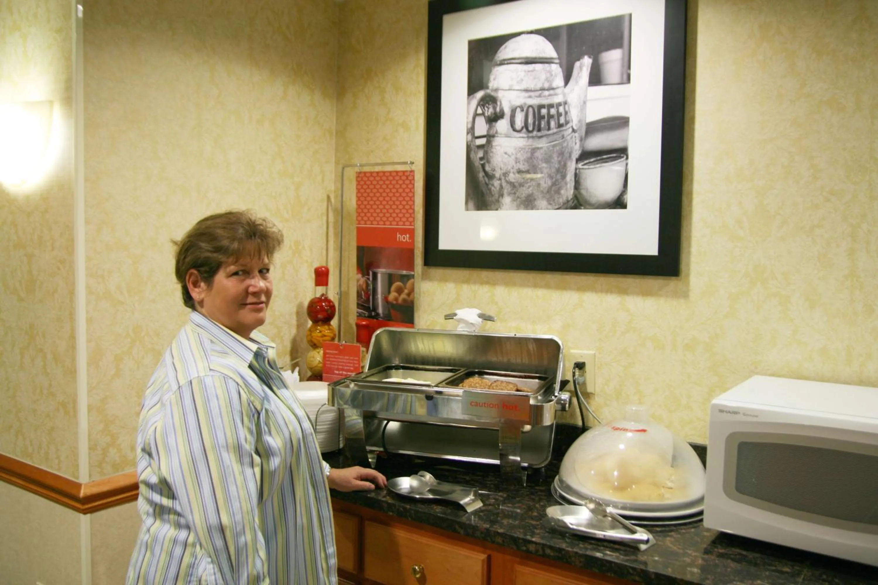 Dining area in Hampton Inn Fort Payne