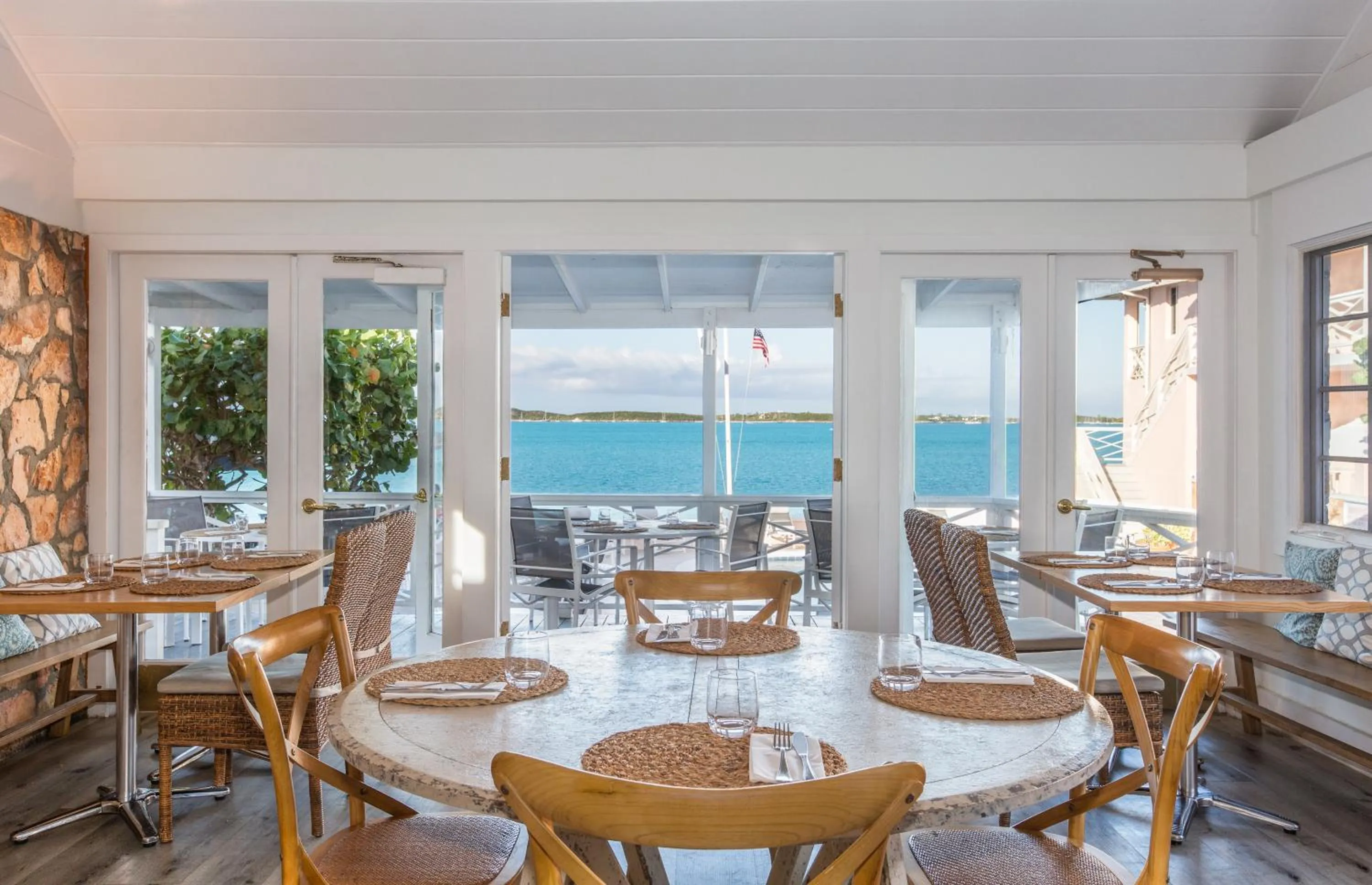 Restaurant/places to eat in Peace and Plenty Resort