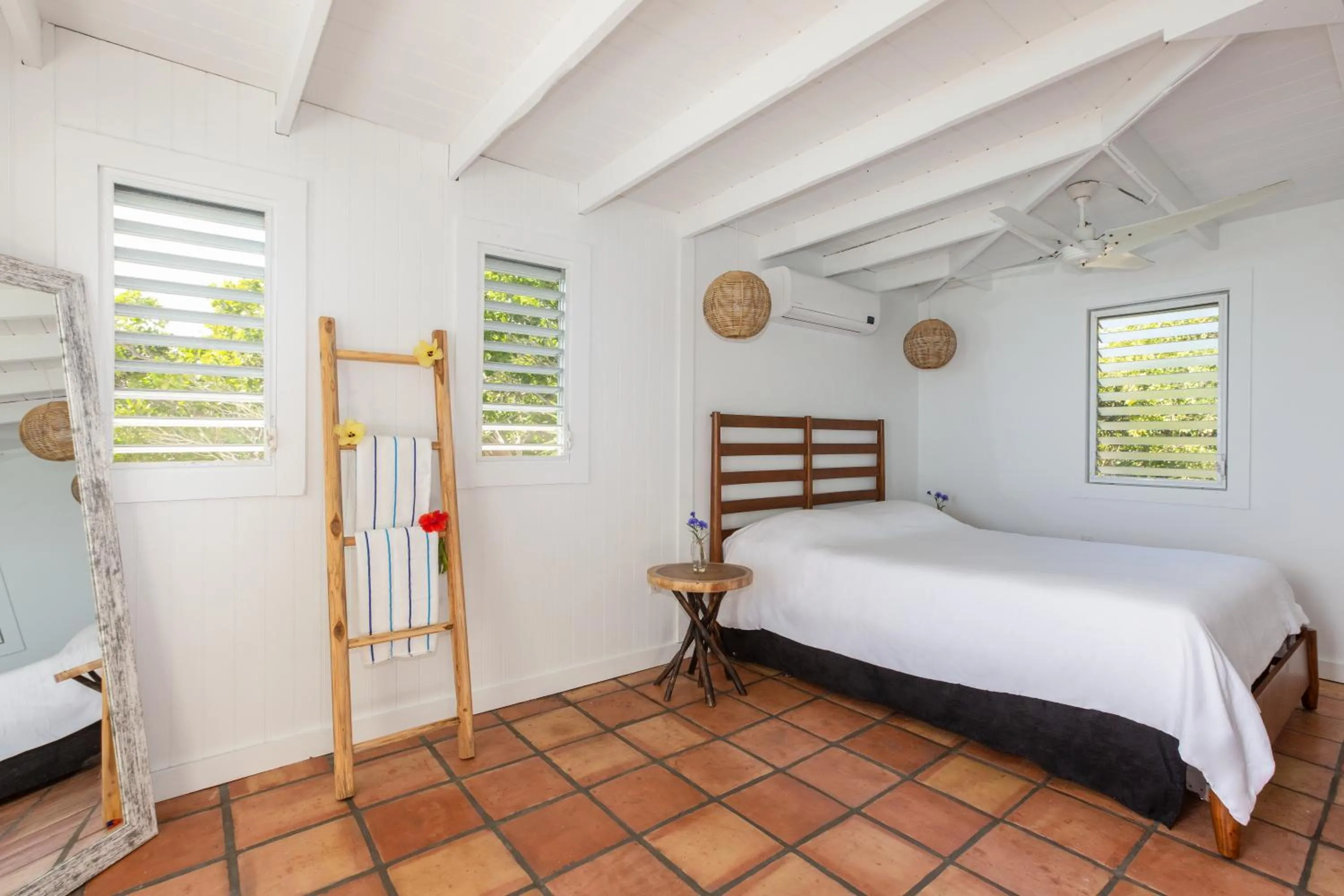 Photo of the whole room, Bed in Peace and Plenty Resort