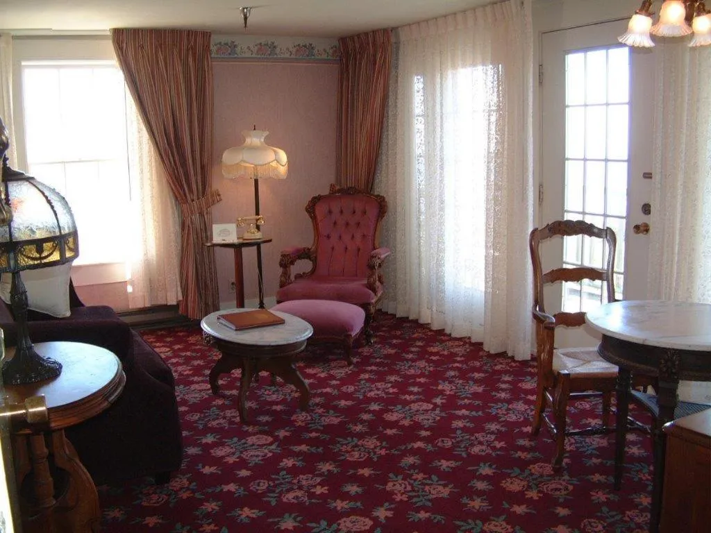 Mendocino Hotel & Garden