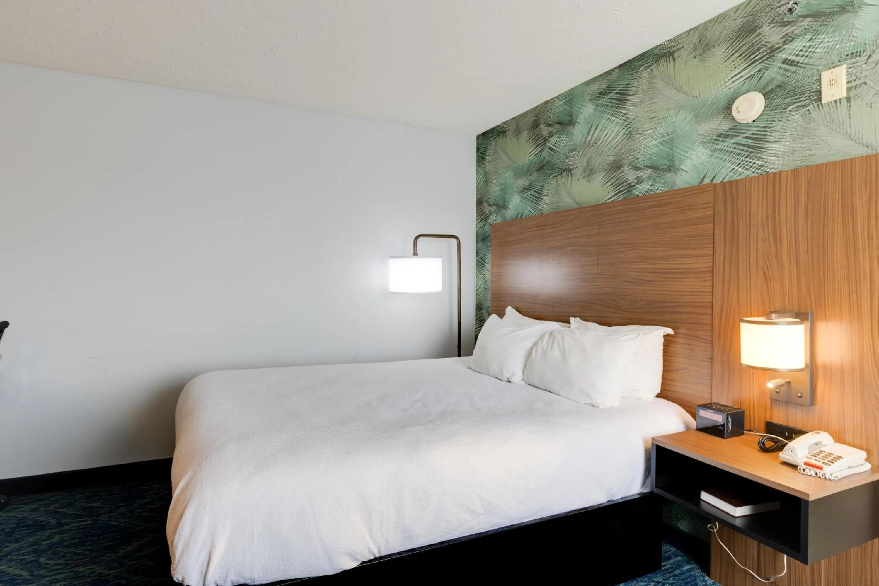 Bedroom, Bed in Park Grove Inn